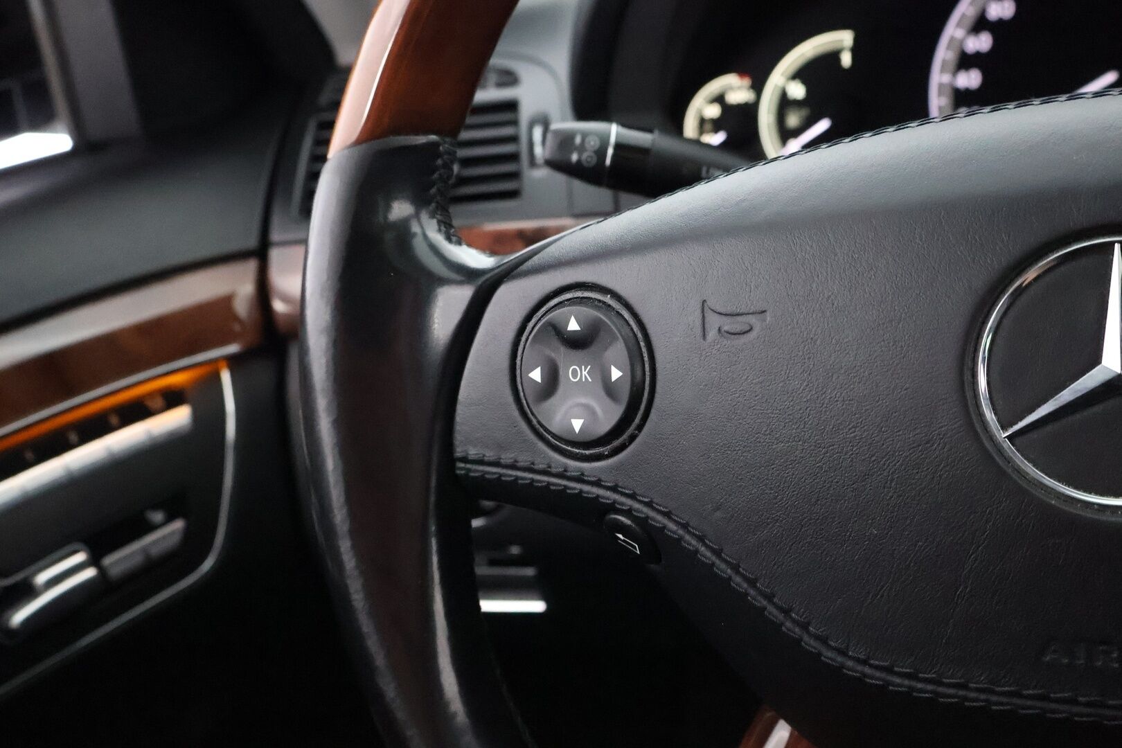 Mercedes-Benz S 2009 350 - *AMG-ulkopaketti / P-kamera / Muistipenkit / Kattoluukku / Näyttävä!! / Vähän ajettu!!** MYYDÄÄN HUUTOKAUPAT.COMISSA!!*