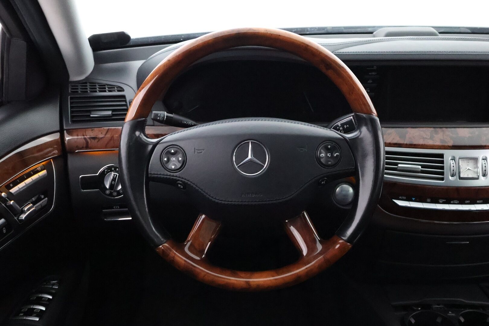 Mercedes-Benz S 2009 350 - *AMG-ulkopaketti / P-kamera / Muistipenkit / Kattoluukku / Näyttävä!! / Vähän ajettu!!** MYYDÄÄN HUUTOKAUPAT.COMISSA!!*