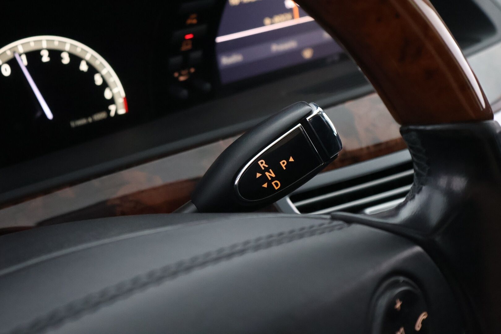 Mercedes-Benz S 2009 350 - *AMG-ulkopaketti / P-kamera / Muistipenkit / Kattoluukku / Näyttävä!! / Vähän ajettu!!** MYYDÄÄN HUUTOKAUPAT.COMISSA!!*