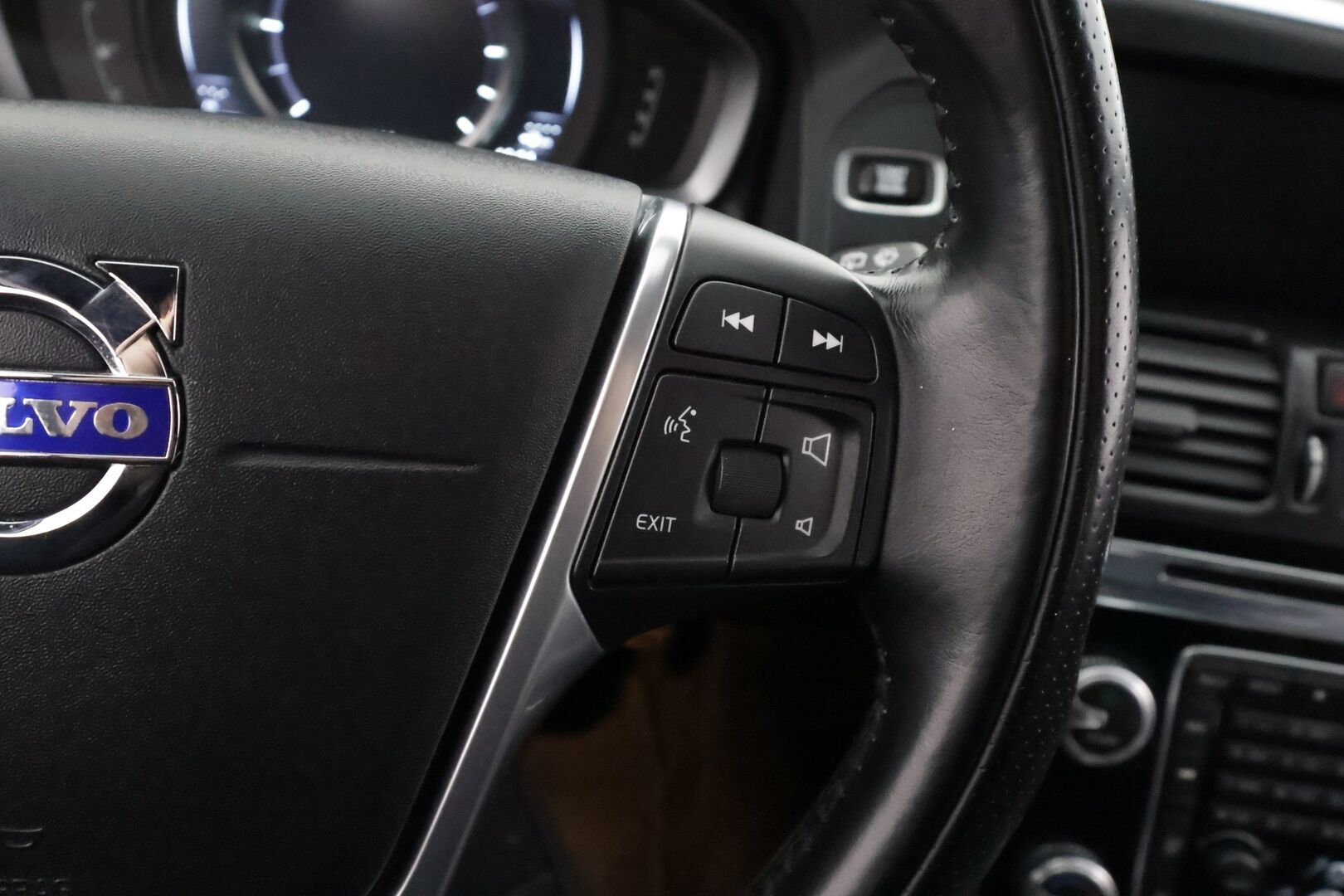 Volvo XC60 2016 D5 AWD Summum aut - | ACC | Webasto | Koukku | Harman/Kardon | Muistipenkki | Sähkönahat | Keyless | P.kamera | BLIS | Kaistavahti | Navi | Sähk. takaluukku |