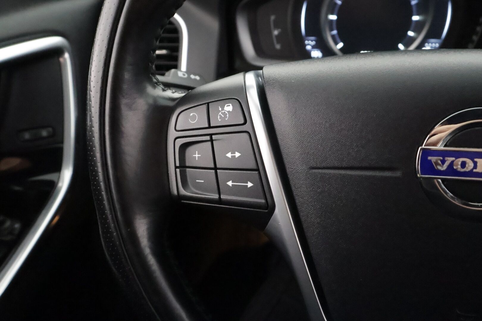 Volvo XC60 2016 D5 AWD Summum aut - | ACC | Webasto | Koukku | Harman/Kardon | Muistipenkki | Sähkönahat | Keyless | P.kamera | BLIS | Kaistavahti | Navi | Sähk. takaluukku |
