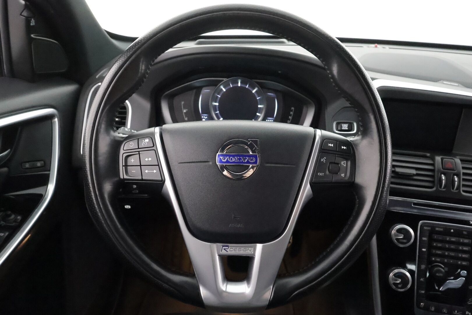 Volvo XC60 2016 D5 AWD Summum aut - | ACC | Webasto | Koukku | Harman/Kardon | Muistipenkki | Sähkönahat | Keyless | P.kamera | BLIS | Kaistavahti | Navi | Sähk. takaluukku |