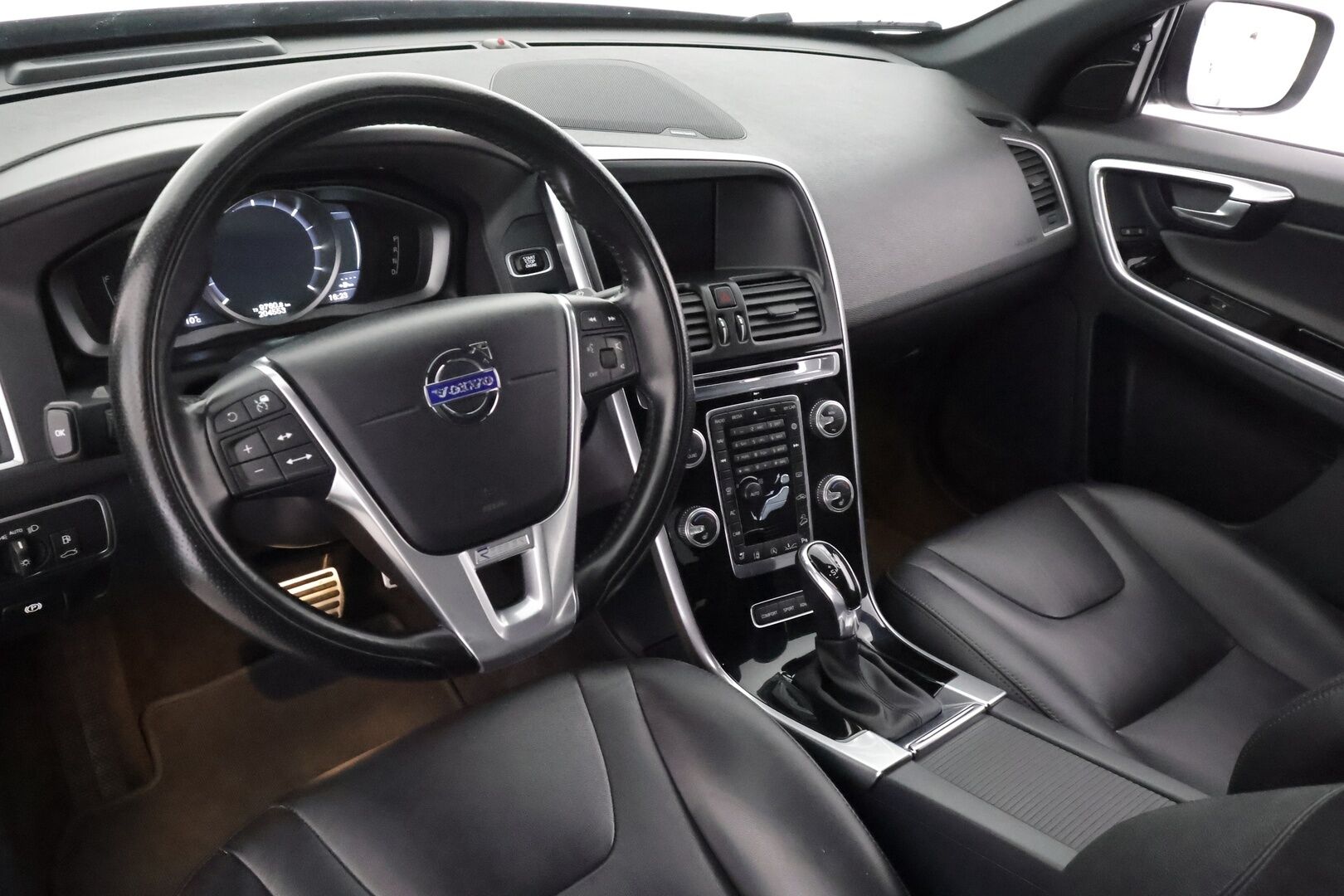 Volvo XC60 2016 D5 AWD Summum aut - | ACC | Webasto | Koukku | Harman/Kardon | Muistipenkki | Sähkönahat | Keyless | P.kamera | BLIS | Kaistavahti | Navi | Sähk. takaluukku |