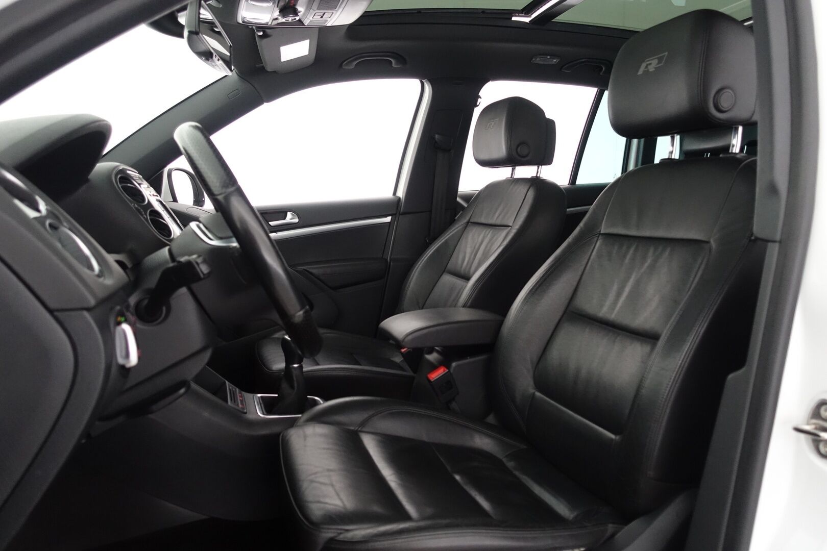 Volkswagen Tiguan 2015 1.4 TSI R-Line 4MOTION - | Juuri huollettu! | Jakoketju vaihdettu! | Panorama | Nahkasisusta | Sähköpenkit | Vetokoukku | P.kamera & tutkat | - KORKO VAIN 3,99 %