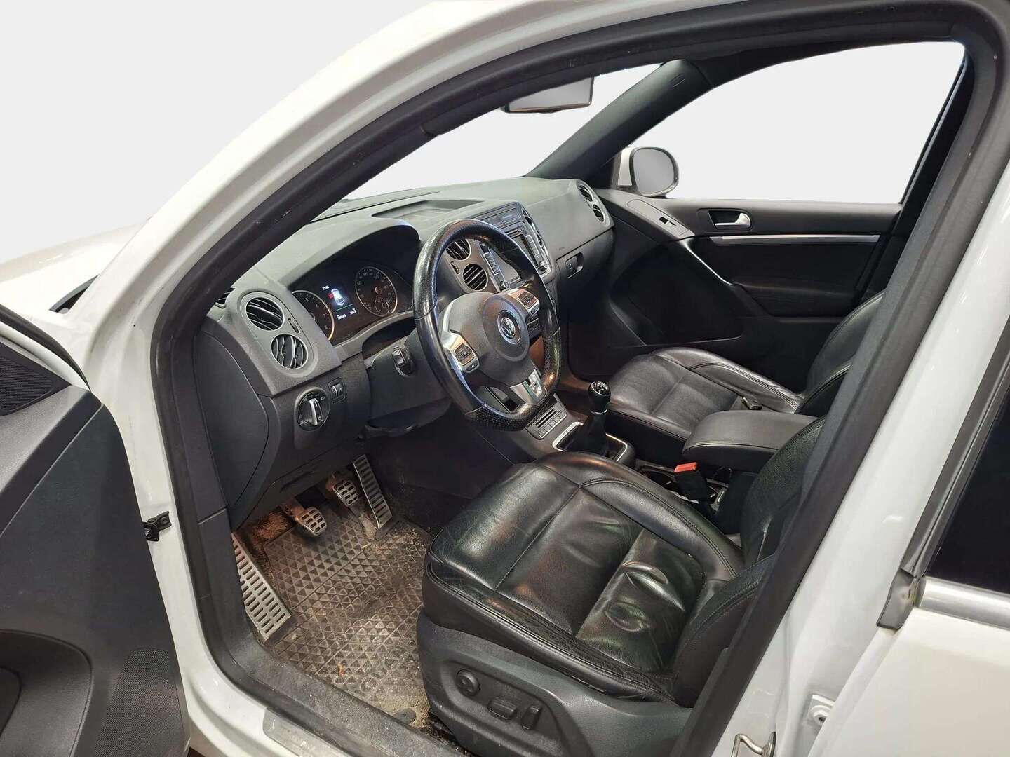 Volkswagen Tiguan 2015 1.4 TSI R-Line 4MOTION - | Tulossa myyntiin! | Jakoketju vaihdettu! | Panorama | Nahkasisusta | Sähköpenkit | Vetokoukku | P.kamera & tutkat | 