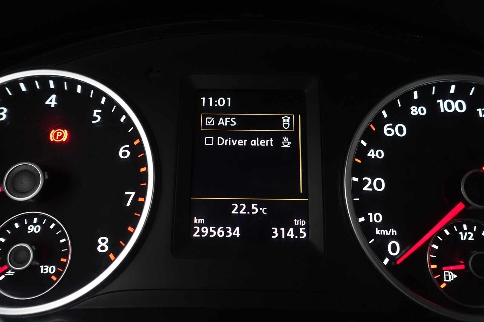 Volkswagen Tiguan 2015 1.4 TSI R-Line 4MOTION - | Juuri huollettu! | Jakoketju vaihdettu! | Panorama | Nahkasisusta | Sähköpenkit | Vetokoukku | P.kamera & tutkat | - KORKO VAIN 3,99 %