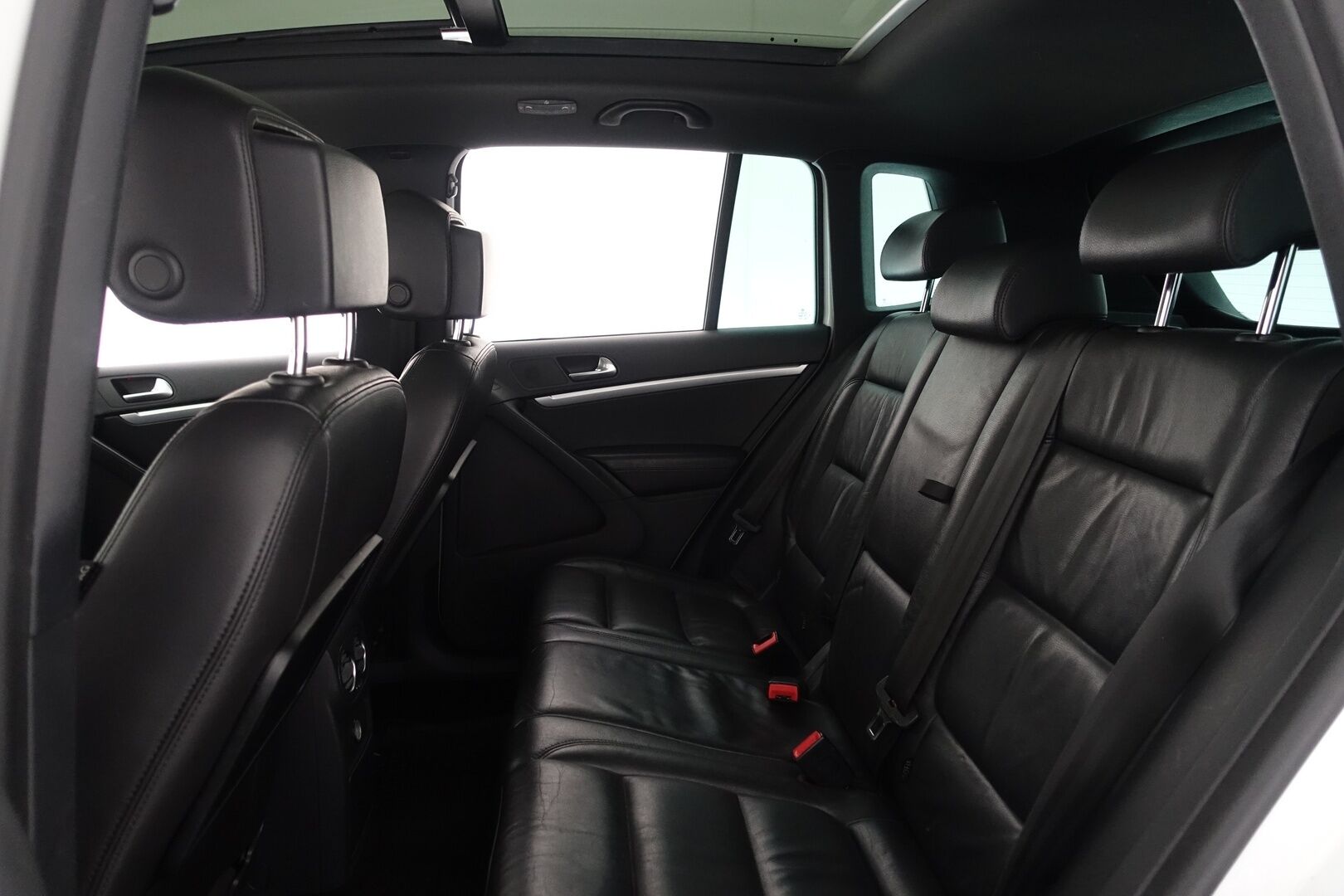Volkswagen Tiguan 2015 1.4 TSI R-Line 4MOTION - | Juuri huollettu! | Jakoketju vaihdettu! | Panorama | Nahkasisusta | Sähköpenkit | Vetokoukku | P.kamera & tutkat | - KORKO VAIN 3,99 %