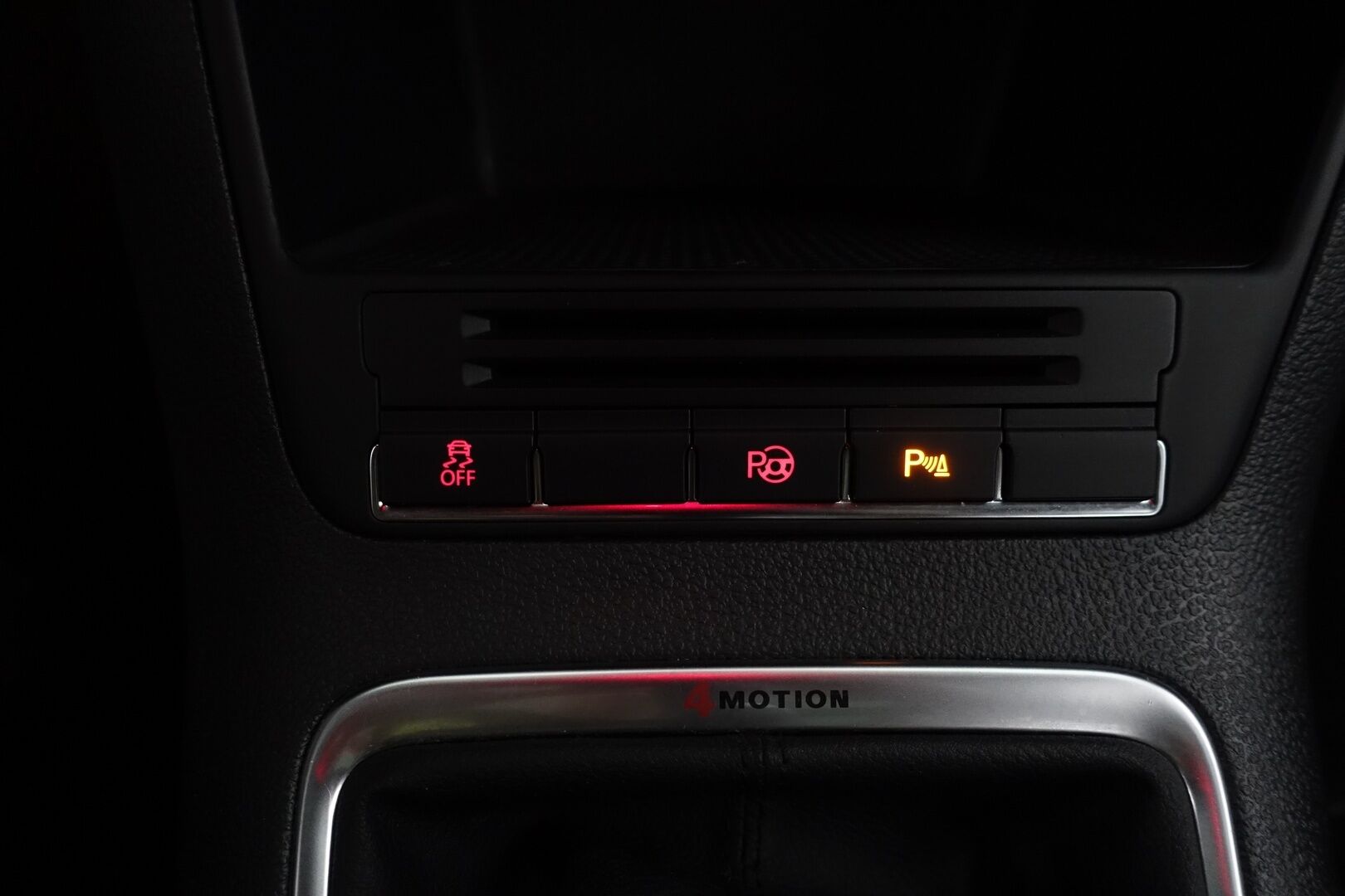 Volkswagen Tiguan 2015 1.4 TSI R-Line 4MOTION - | Juuri huollettu! | Jakoketju vaihdettu! | Panorama | Nahkasisusta | Sähköpenkit | Vetokoukku | P.kamera & tutkat | - KORKO VAIN 3,99 %
