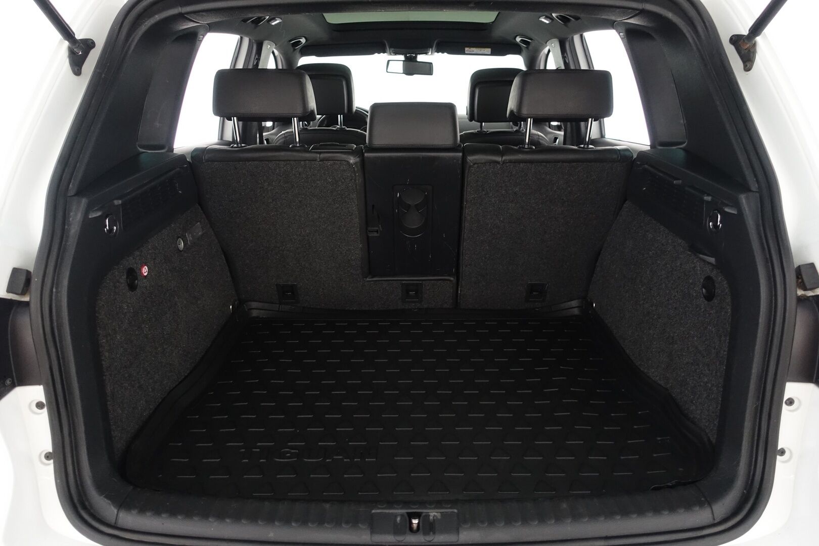 Volkswagen Tiguan 2015 1.4 TSI R-Line 4MOTION - | Juuri huollettu! | Jakoketju vaihdettu! | Panorama | Nahkasisusta | Sähköpenkit | Vetokoukku | P.kamera & tutkat | - KORKO VAIN 3,99 %
