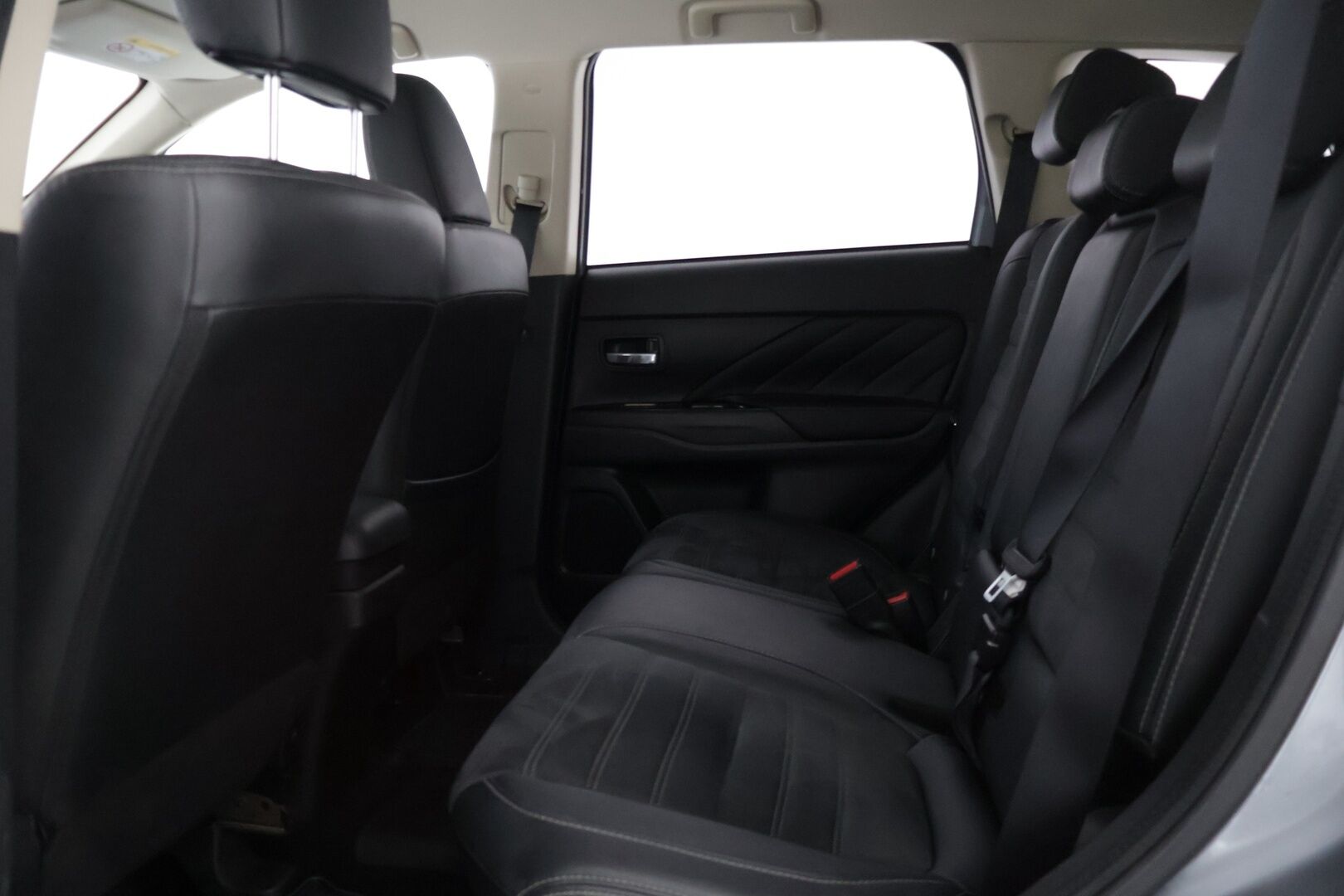 Mitsubishi Outlander 2016 Instyle Navi 4WD 5p * P-Kamera / Nahka-alcantara / Ratinlämmitin / Vakkari * - HULLUT VÄLIPÄIVÄT KORKOTARJOUS 2,49%