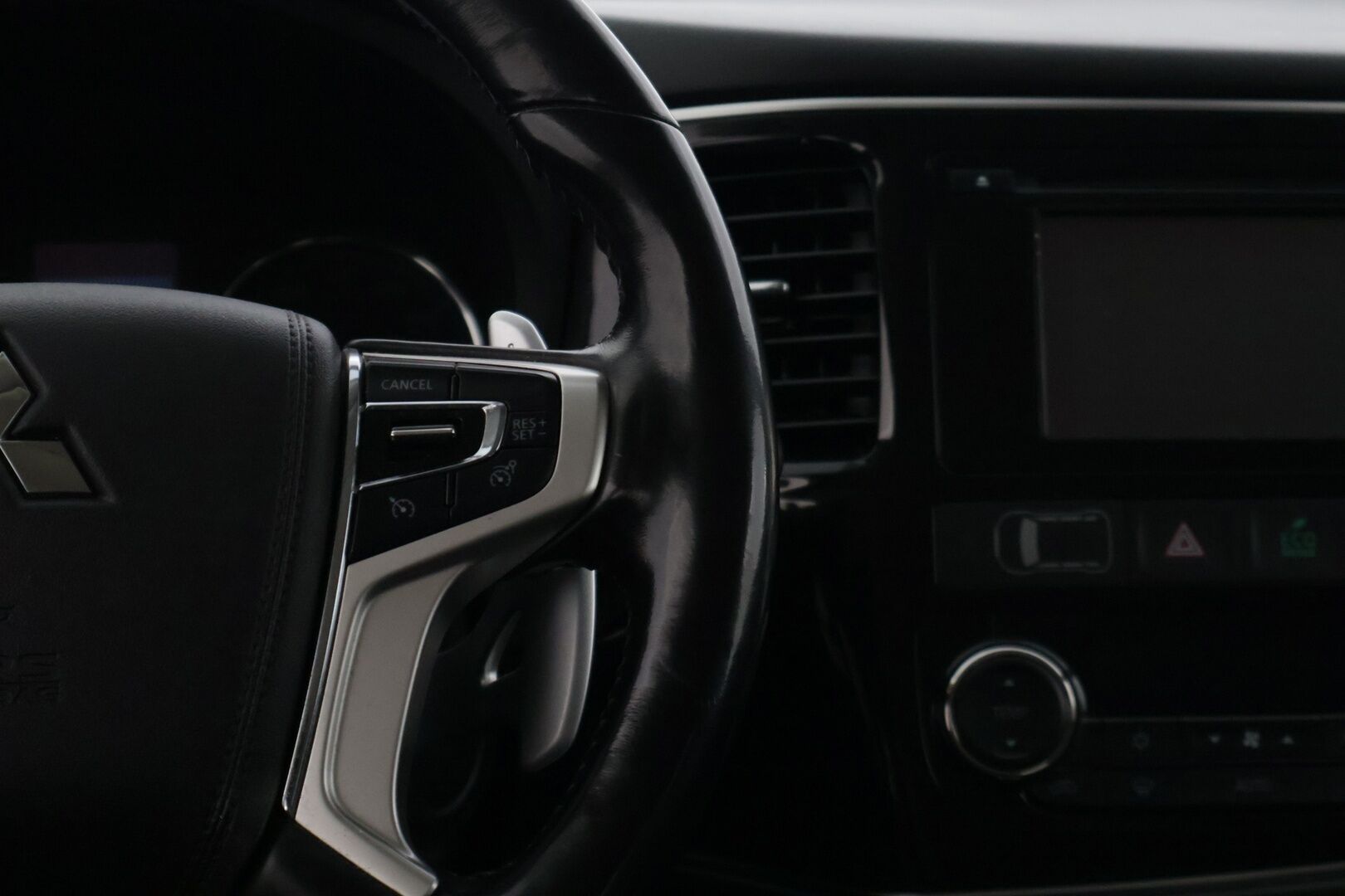 Mitsubishi Outlander 2016 Instyle Navi 4WD 5p * P-Kamera / Nahka-alcantara / Ratinlämmitin / Vakkari *