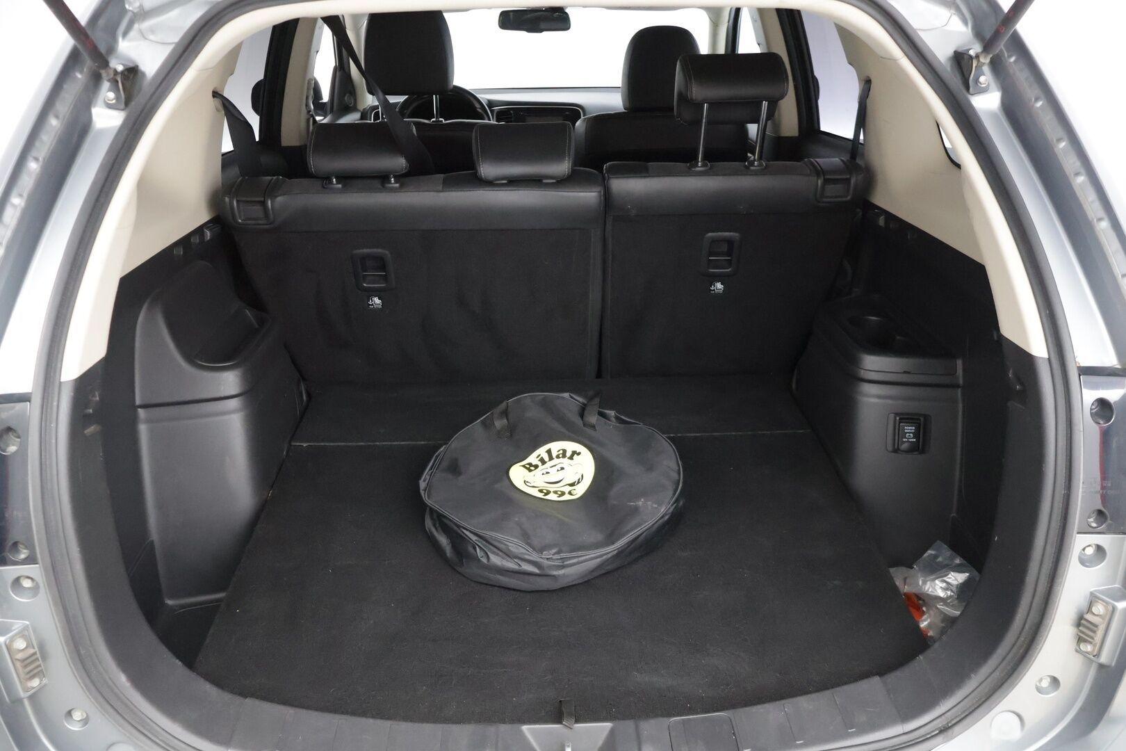 Mitsubishi Outlander 2016 Instyle Navi 4WD 5p * P-Kamera / Nahka-alcantara / Ratinlämmitin / Vakkari *