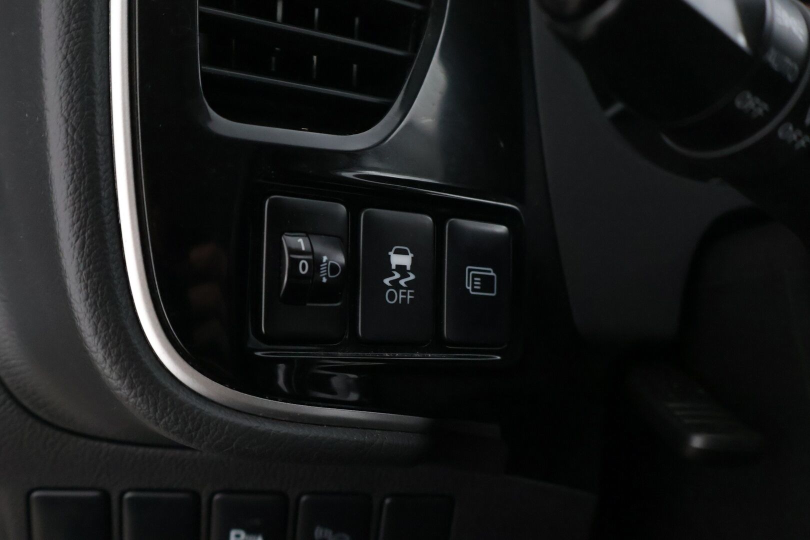 Mitsubishi Outlander 2016 Instyle Navi 4WD 5p * P-Kamera / Nahka-alcantara / Ratinlämmitin / Vakkari * - HULLUT VÄLIPÄIVÄT KORKOTARJOUS 2,49%