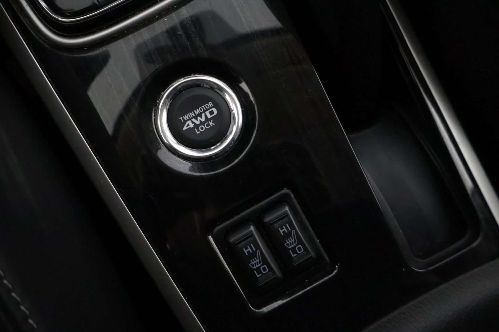 Mitsubishi Outlander 2016 Instyle Navi 4WD 5p * P-Kamera / Nahka-alcantara / Ratinlämmitin / Vakkari * - HULLUT VÄLIPÄIVÄT KORKOTARJOUS 2,49%