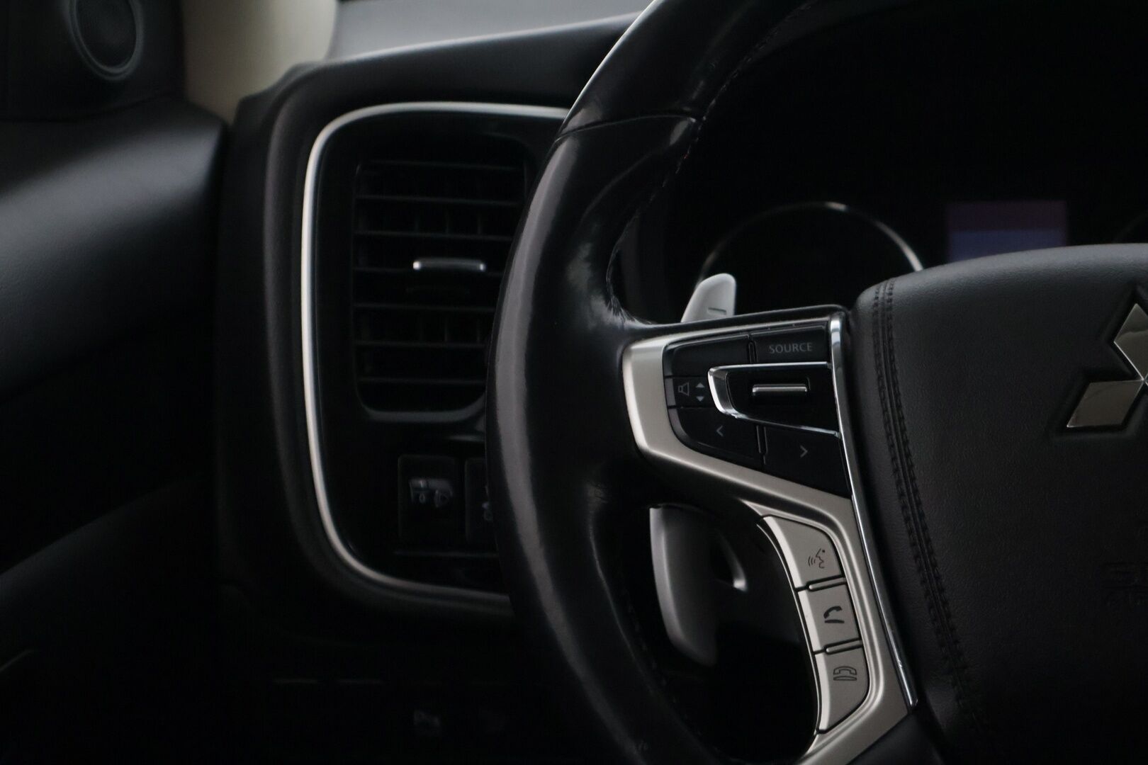 Mitsubishi Outlander 2016 Instyle Navi 4WD 5p * P-Kamera / Nahka-alcantara / Ratinlämmitin / Vakkari *