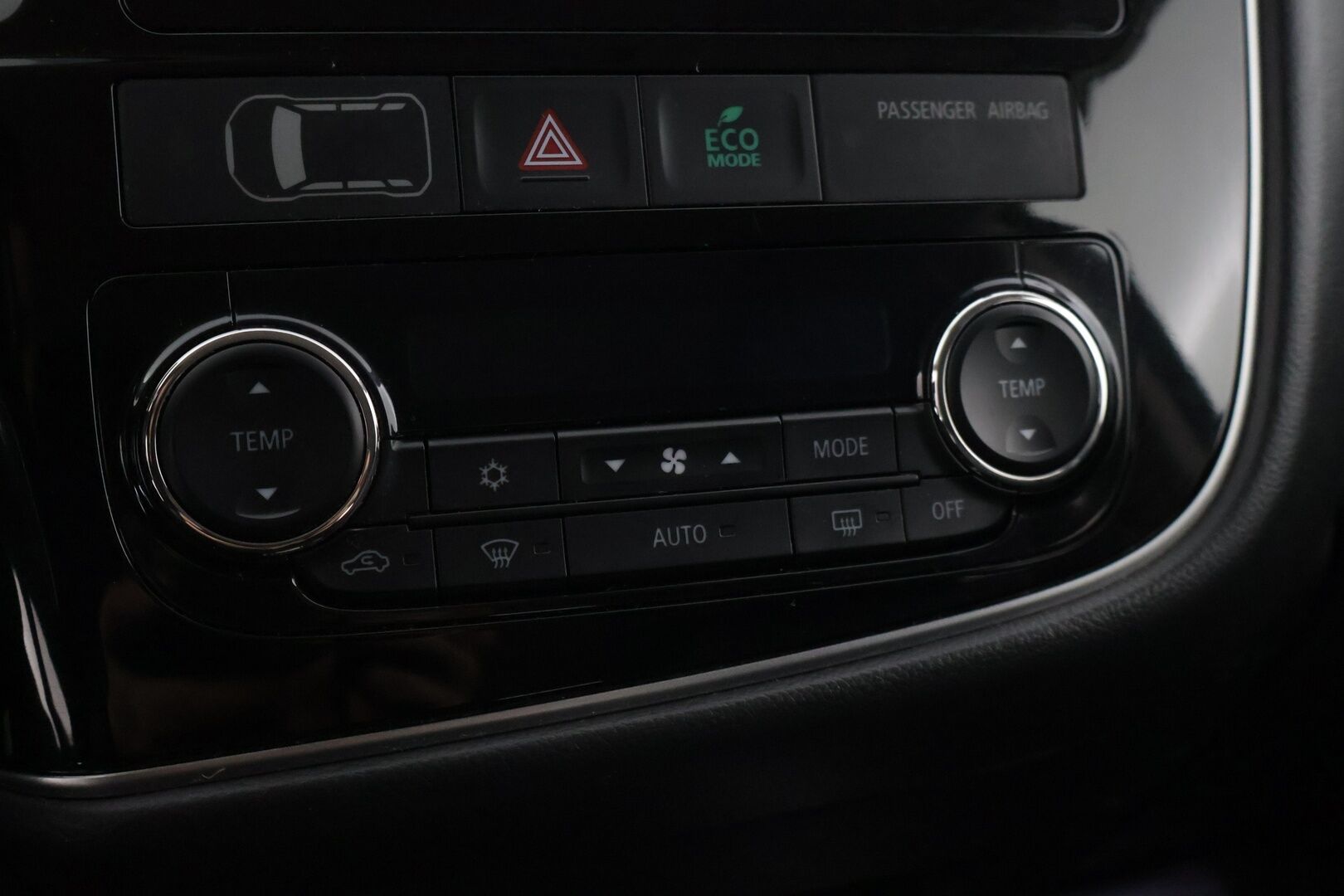 Mitsubishi Outlander 2016 Instyle Navi 4WD 5p * P-Kamera / Nahka-alcantara / Ratinlämmitin / Vakkari *