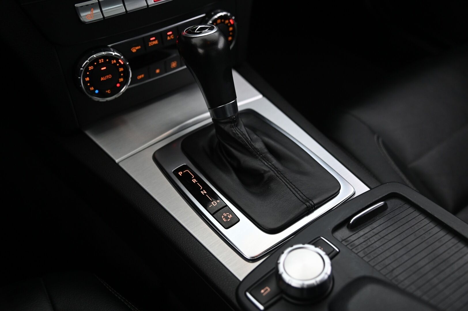 Mercedes-Benz C 2011 350 BE Coupé A *AMG ulko- ja sisäpaketti / Panorama / Nahkasisusta / Navigointi* - *Näyttävä / Facelift / Juuri saapunut* - HULLU BLACKWEEK KORKOTARJOUS 2,49%