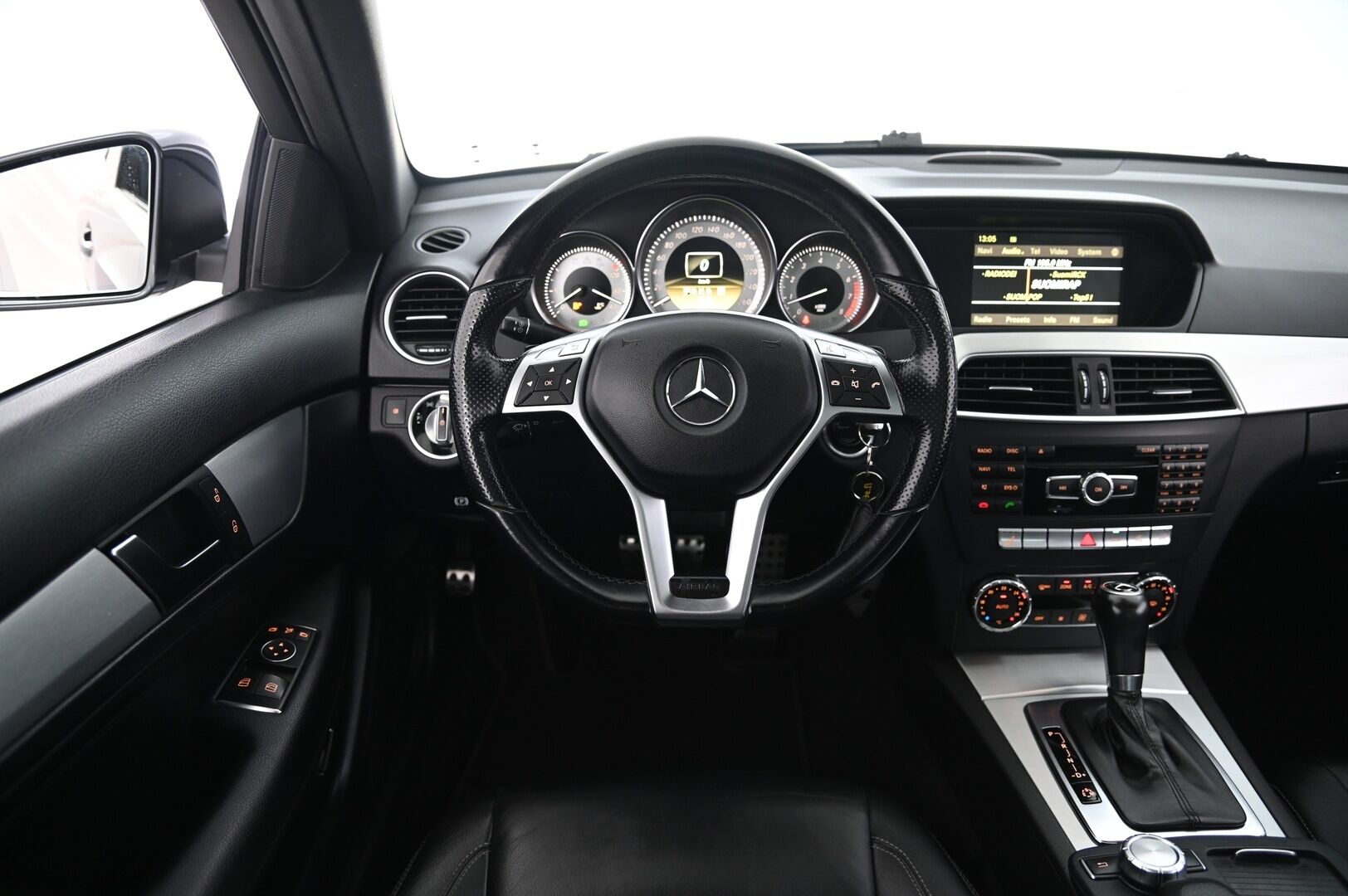 Mercedes-Benz C 2011 350 BE Coupé A *AMG ulko- ja sisäpaketti / Panorama / Nahkasisusta / Navigointi* - *Näyttävä / Facelift / Juuri saapunut* - HULLU BLACKWEEK KORKOTARJOUS 2,49%