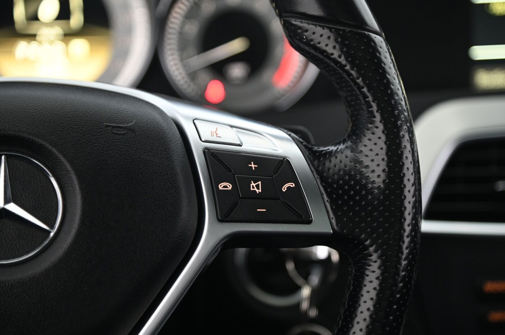 Mercedes-Benz C 2011 350 BE Coupé A *AMG ulko- ja sisäpaketti / Panorama / Nahkasisusta / Navigointi* - *Näyttävä / Facelift / Juuri saapunut* - HULLU BLACKWEEK KORKOTARJOUS 2,49%