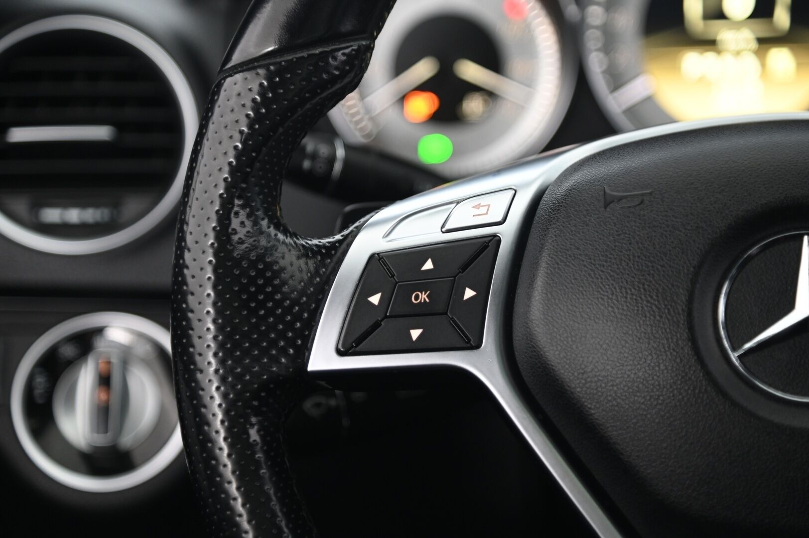 Mercedes-Benz C 2011 350 BE Coupé A *AMG ulko- ja sisäpaketti / Panorama / Nahkasisusta / Navigointi* - *Näyttävä / Facelift / Juuri saapunut* - HULLU BLACKWEEK KORKOTARJOUS 2,49%