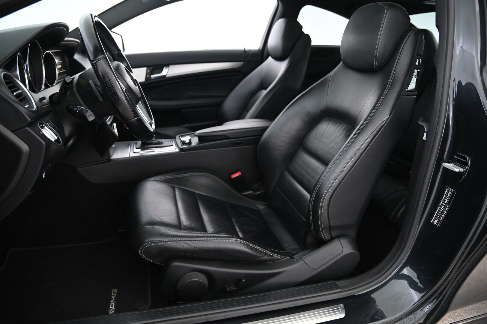 Mercedes-Benz C 2011 350 BE Coupé A *AMG ulko- ja sisäpaketti / Panorama / Nahkasisusta / Navigointi* - *Näyttävä / Facelift / Juuri saapunut* - HULLU BLACKWEEK KORKOTARJOUS 2,49%