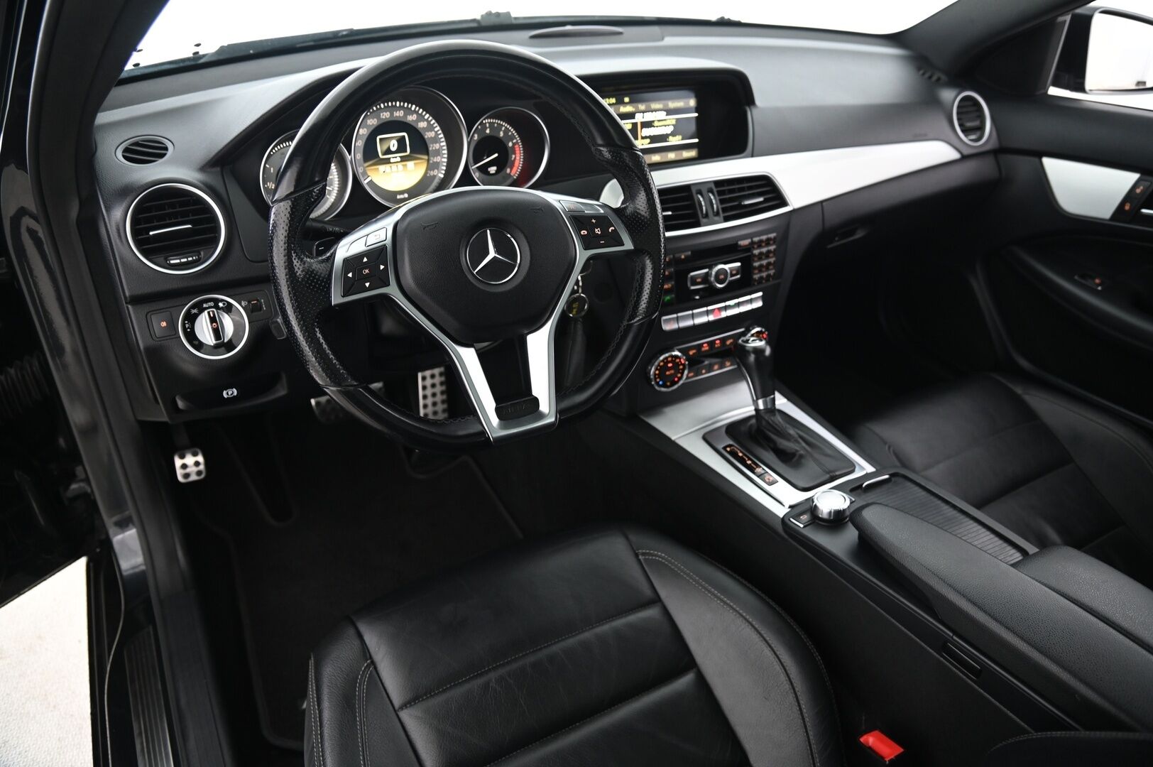 Mercedes-Benz C 2011 350 BE Coupé A *AMG ulko- ja sisäpaketti / Panorama / Nahkasisusta / Navigointi* - *Näyttävä / Facelift / Juuri saapunut* - HULLU BLACKWEEK KORKOTARJOUS 2,49%