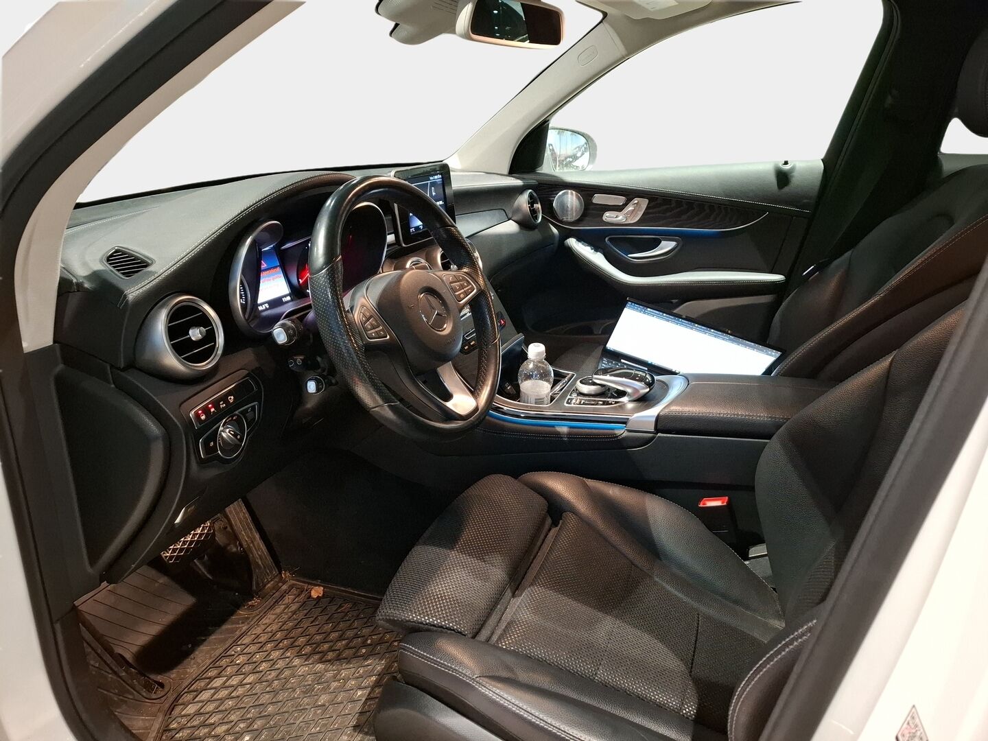 Mercedes-Benz GLC 2018 350 e 4Matic A Premium Business / Distronic+ / Burmester / 360-kam. / BLIS / DTR+Q / Muistipenkit / Koukku / - Huippuvarusteltu! / Todella siisti / 2x hyvät renkaat&aluvanteet / Sähkökontti - HULLU BLACKWEEK KORKOTARJOUS 2,49%