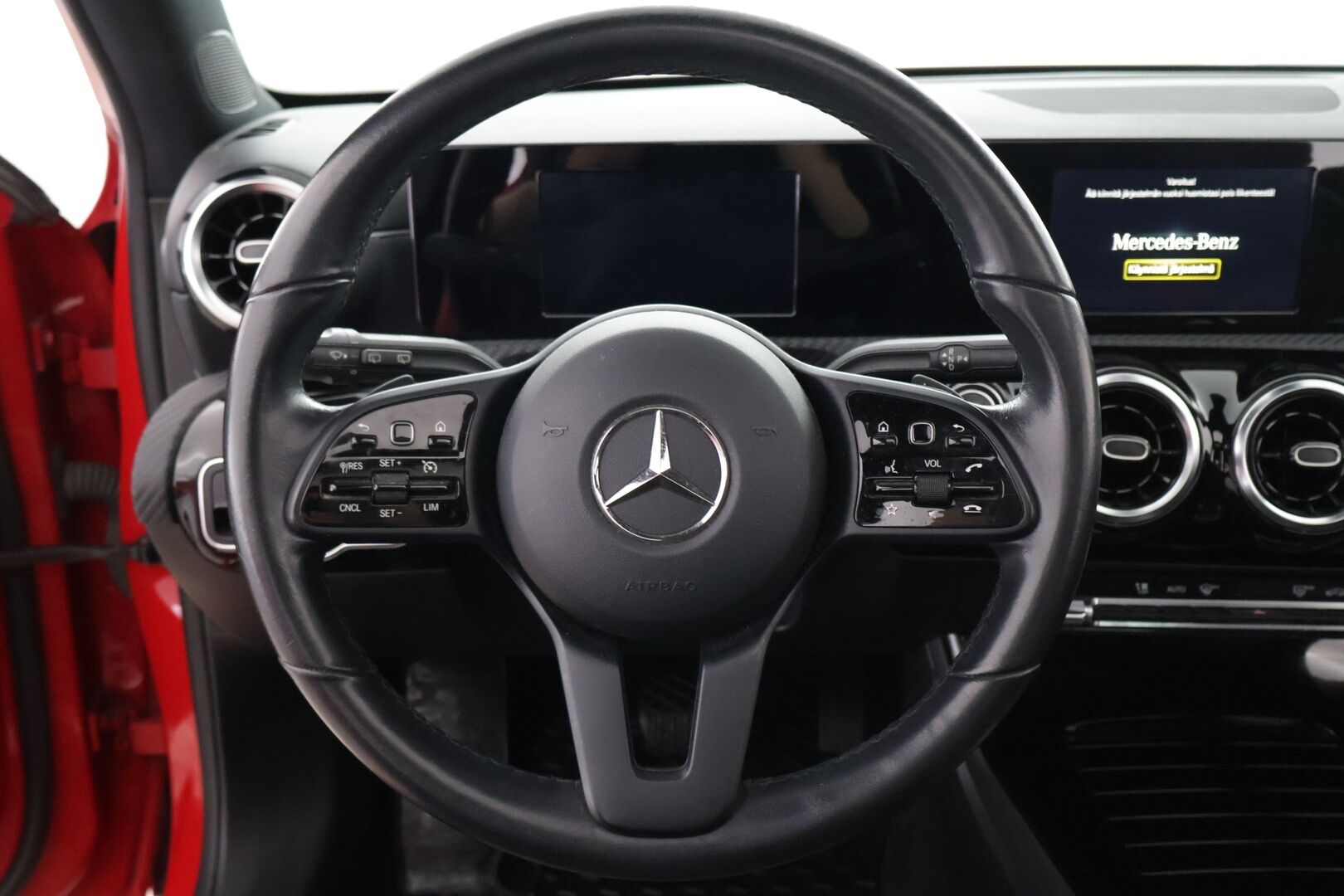 Mercedes-Benz A 2020 180 A Business Style - KATTOLUUKULLINEN YKSILÖ! | Suomi-auto | Widescreen | Vakkari | Sporttipenkit | Peruutuskamera | Lohko | LED - High Performance | Kaistavahti | Puolinahat