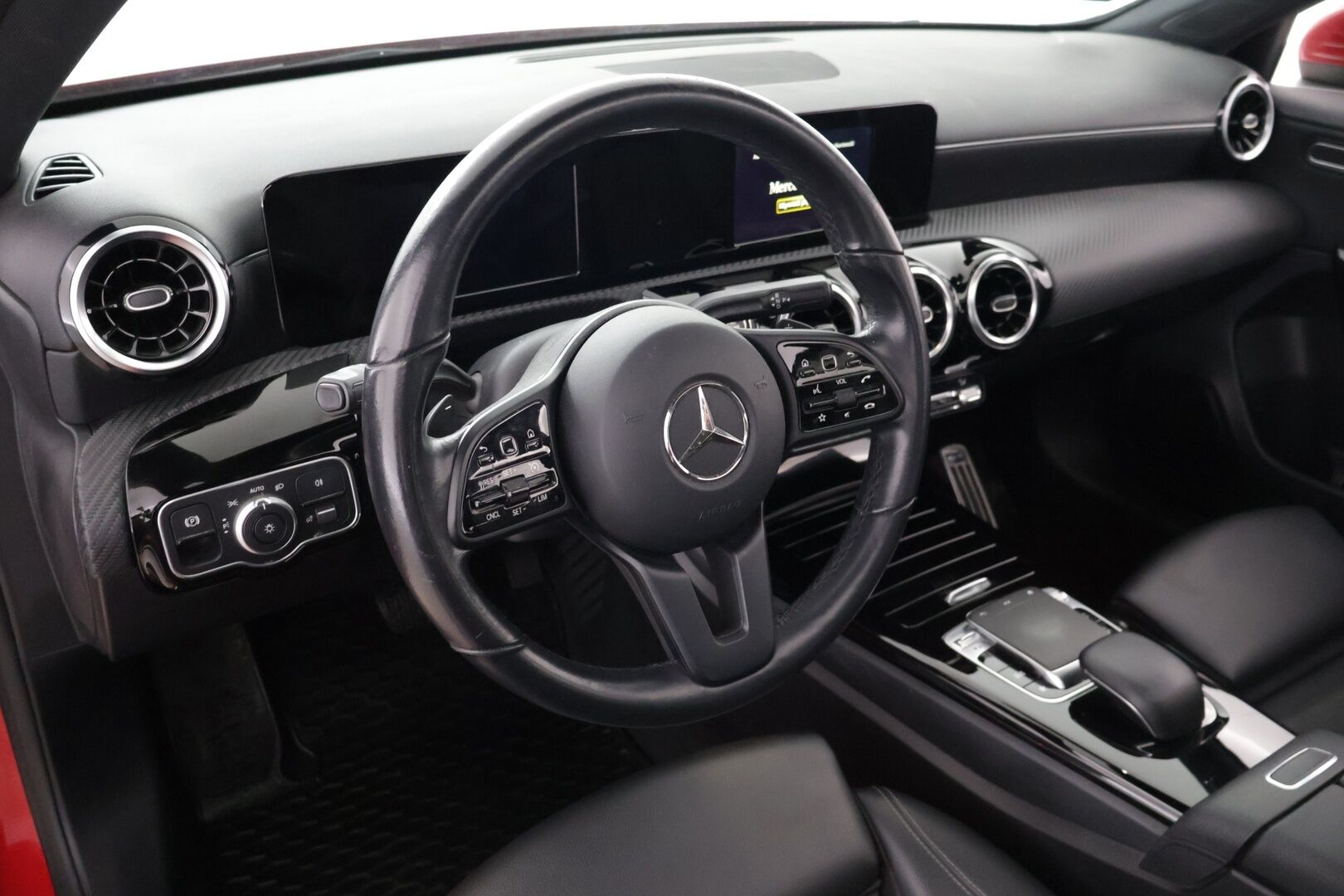 Mercedes-Benz A 2020 180 A Business Style - KATTOLUUKULLINEN YKSILÖ! | Suomi-auto | Widescreen | Vakkari | Sporttipenkit | Peruutuskamera | Lohko | LED - High Performance | Kaistavahti | Puolinahat