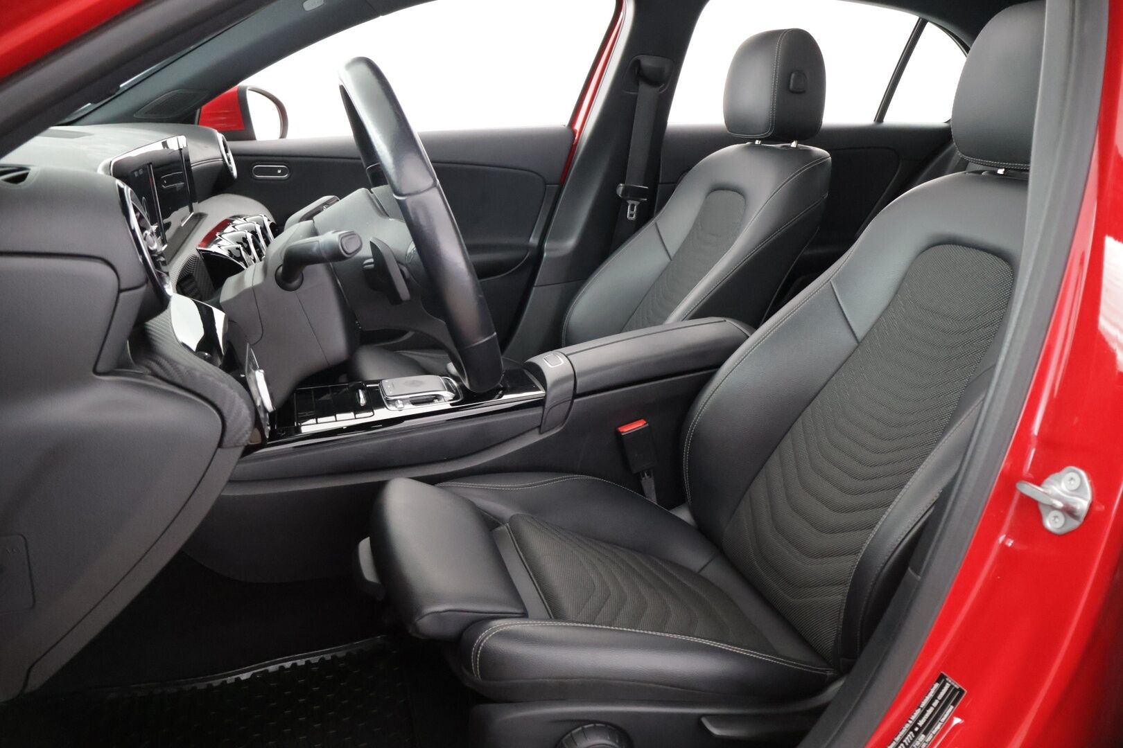 Mercedes-Benz A 2020 180 A Business Style - KATTOLUUKULLINEN YKSILÖ! | Suomi-auto | Widescreen | Vakkari | Sporttipenkit | Peruutuskamera | Lohko | LED - High Performance | Kaistavahti | Puolinahat