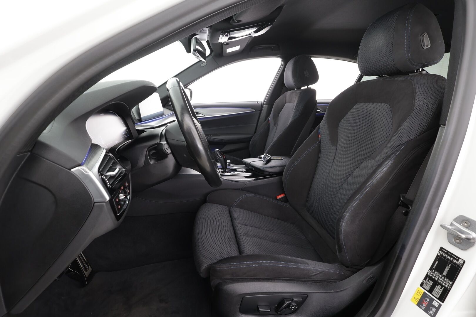 BMW 530 2020 G30 Sedan 530e xDrive A Charged Edition M Sport * H&K / Vakkari / P.kamera / Sporttipenkit / LED / Navi / Digimittaristo * - Suomi-auto / Kahdet renkaat aluvanteilla / Merkkihuollettu