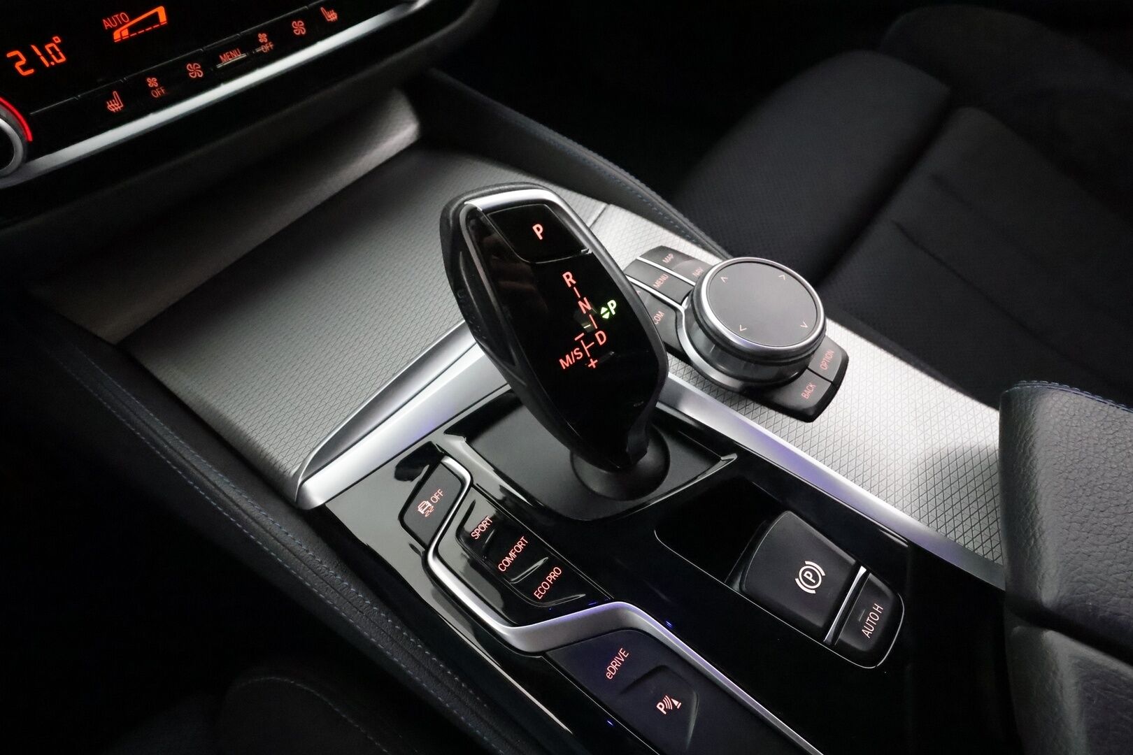 BMW 530 2020 G30 Sedan 530e xDrive A Charged Edition M Sport * H&K / Vakkari / P.kamera / Sporttipenkit / LED / Navi / Digimittaristo * - Suomi-auto / Kahdet renkaat aluvanteilla / Merkkihuollettu