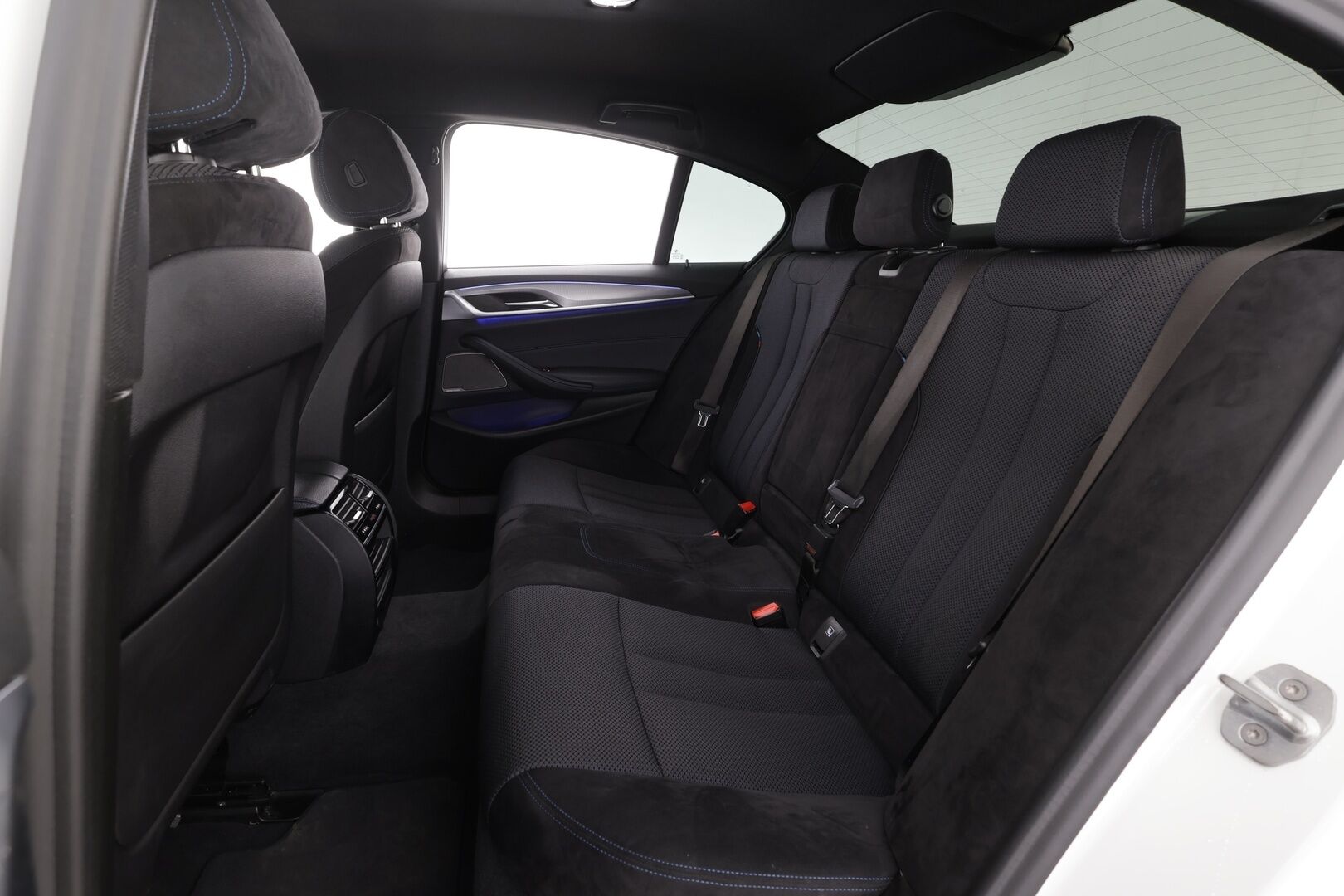 BMW 530 2020 G30 Sedan 530e xDrive A Charged Edition M Sport * H&K / Vakkari / P.kamera / Sporttipenkit / LED / Navi / Digimittaristo * - Suomi-auto / Kahdet renkaat aluvanteilla / Merkkihuollettu