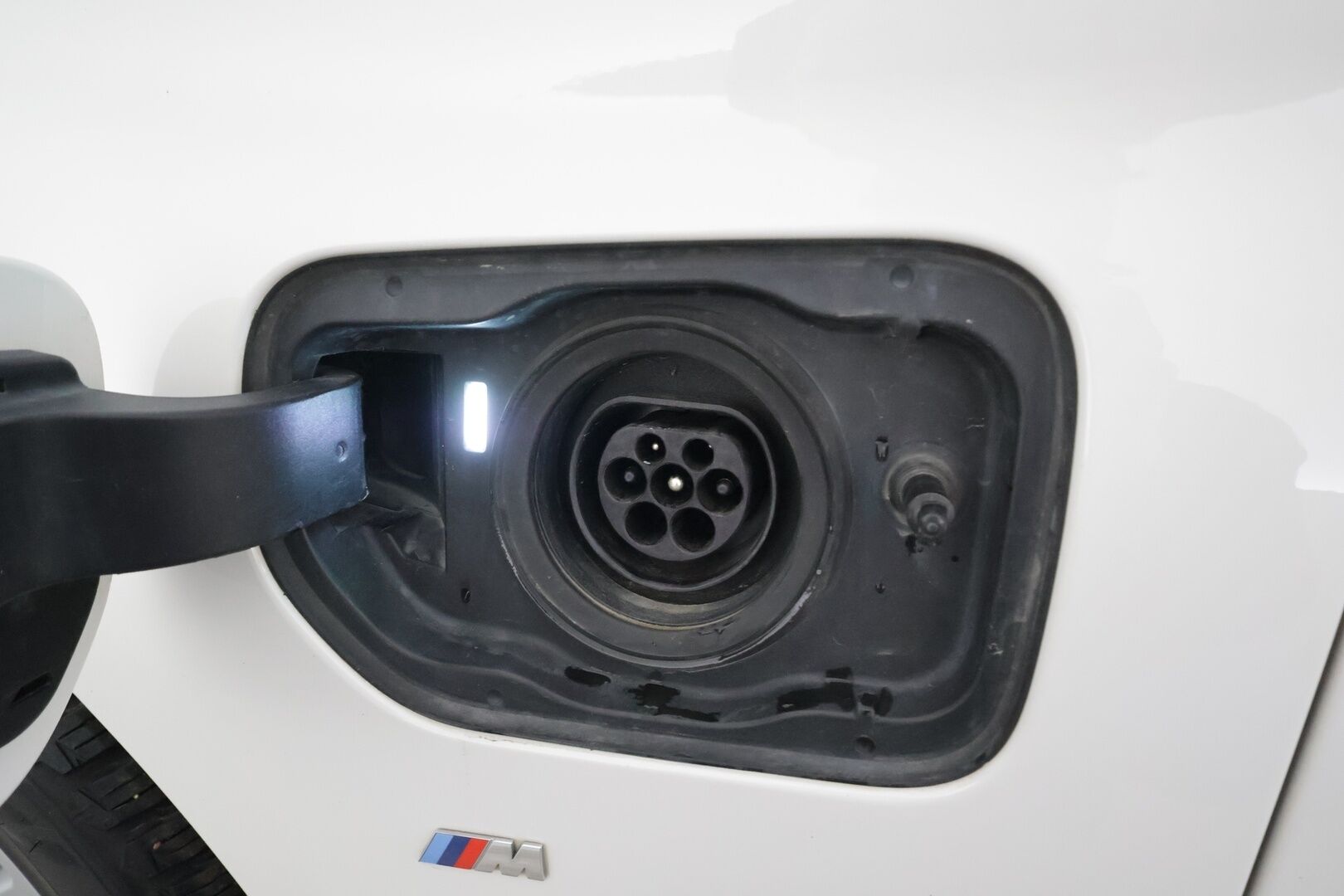 BMW 530 2020 G30 Sedan 530e xDrive A Charged Edition M Sport * H&K / Vakkari / P.kamera / Sporttipenkit / LED / Navi / Digimittaristo * - Suomi-auto / Kahdet renkaat aluvanteilla / Merkkihuollettu