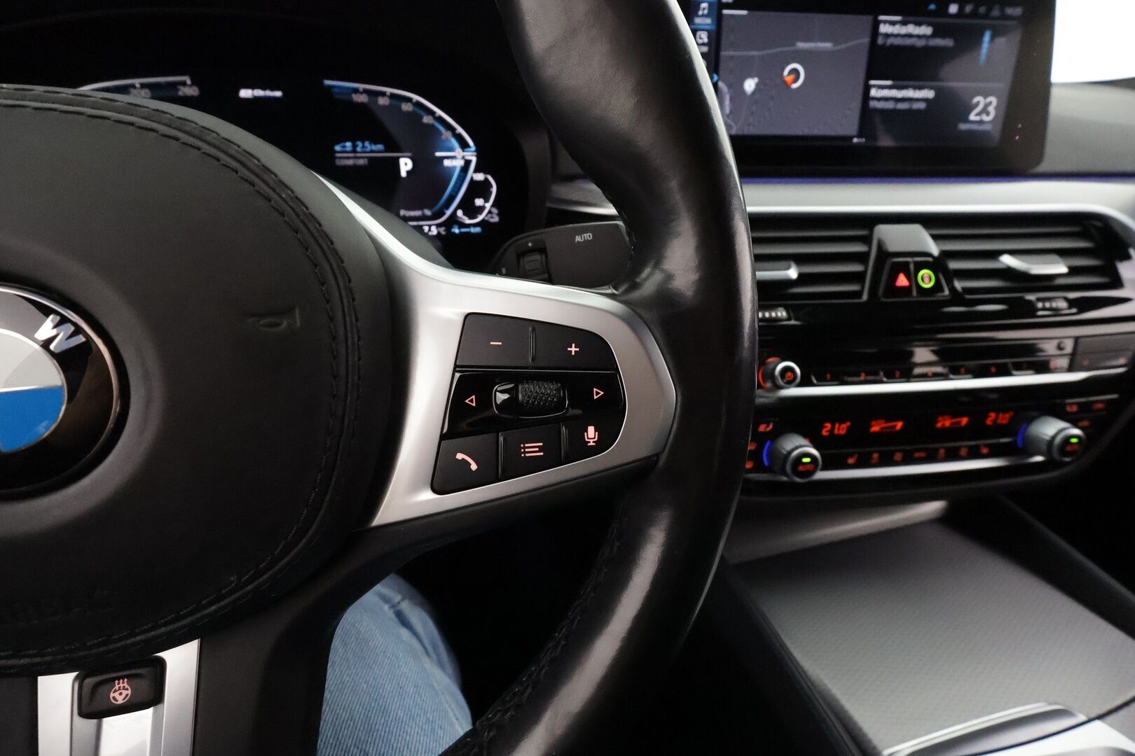 BMW 530 2020 G30 Sedan 530e xDrive A Charged Edition M Sport * H&K / Vakkari / P.kamera / Sporttipenkit / LED / Navi / Digimittaristo * - Suomi-auto / Kahdet renkaat aluvanteilla / Merkkihuollettu