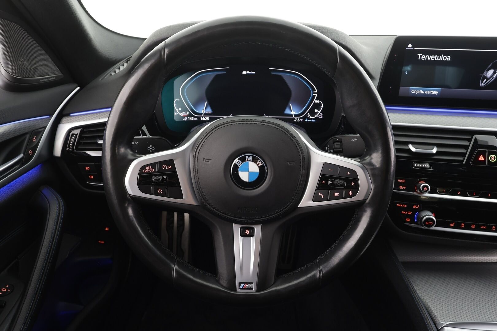 BMW 530 2020 G30 Sedan 530e xDrive A Charged Edition M Sport * H&K / Vakkari / P.kamera / Sporttipenkit / LED / Navi / Digimittaristo * - Suomi-auto / Kahdet renkaat aluvanteilla / Merkkihuollettu