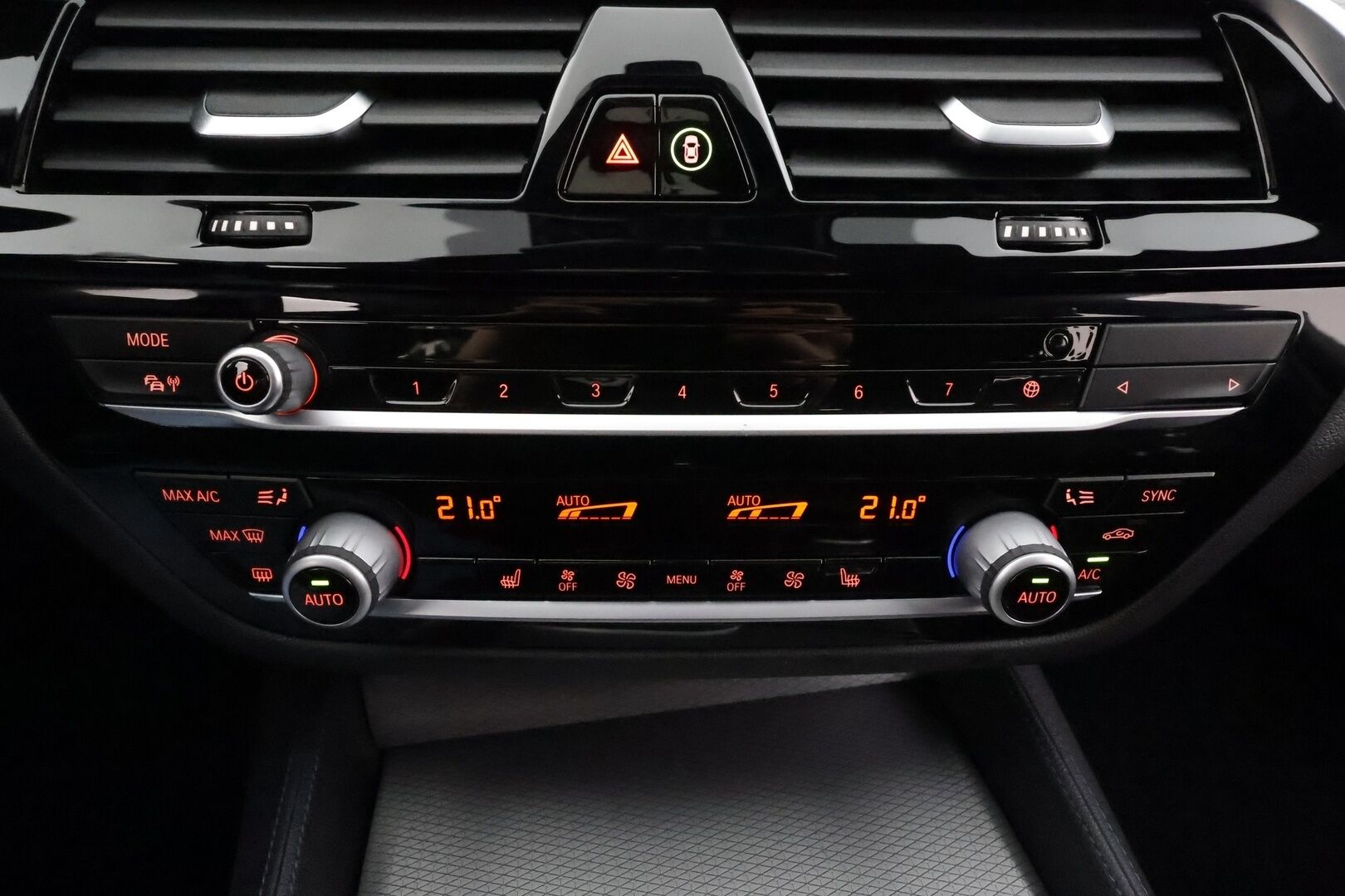 BMW 530 2020 G30 Sedan 530e xDrive A Charged Edition M Sport * H&K / Vakkari / P.kamera / Sporttipenkit / LED / Navi / Digimittaristo * - Suomi-auto / Kahdet renkaat aluvanteilla / Merkkihuollettu