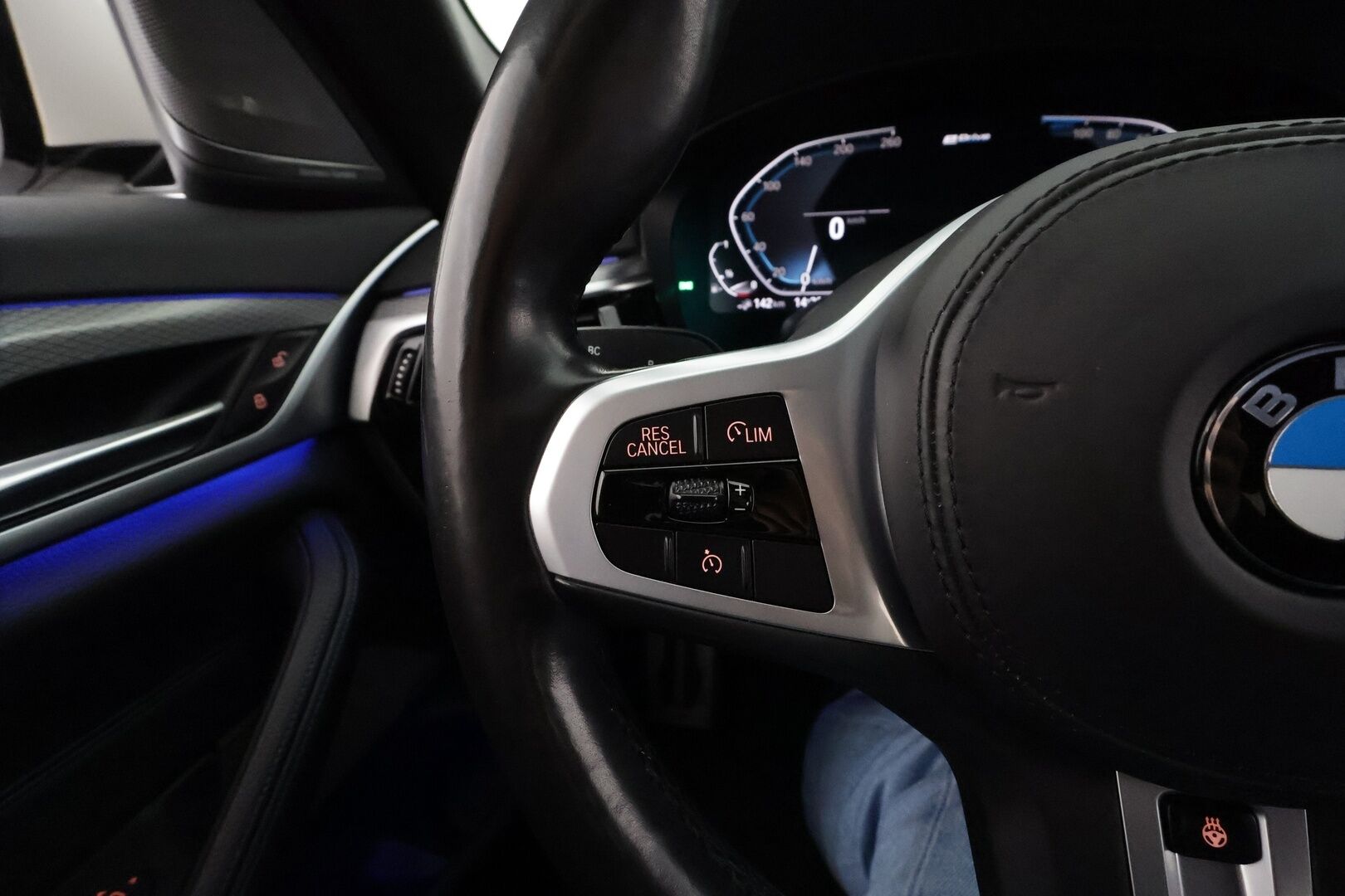 BMW 530 2020 G30 Sedan 530e xDrive A Charged Edition M Sport * H&K / Vakkari / P.kamera / Sporttipenkit / LED / Navi / Digimittaristo * - Suomi-auto / Kahdet renkaat aluvanteilla / Merkkihuollettu