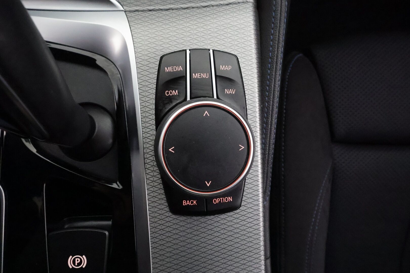 BMW 530 2020 G30 Sedan 530e xDrive A Charged Edition M Sport * H&K / Vakkari / P.kamera / Sporttipenkit / LED / Navi / Digimittaristo * - Suomi-auto / Kahdet renkaat aluvanteilla / Merkkihuollettu