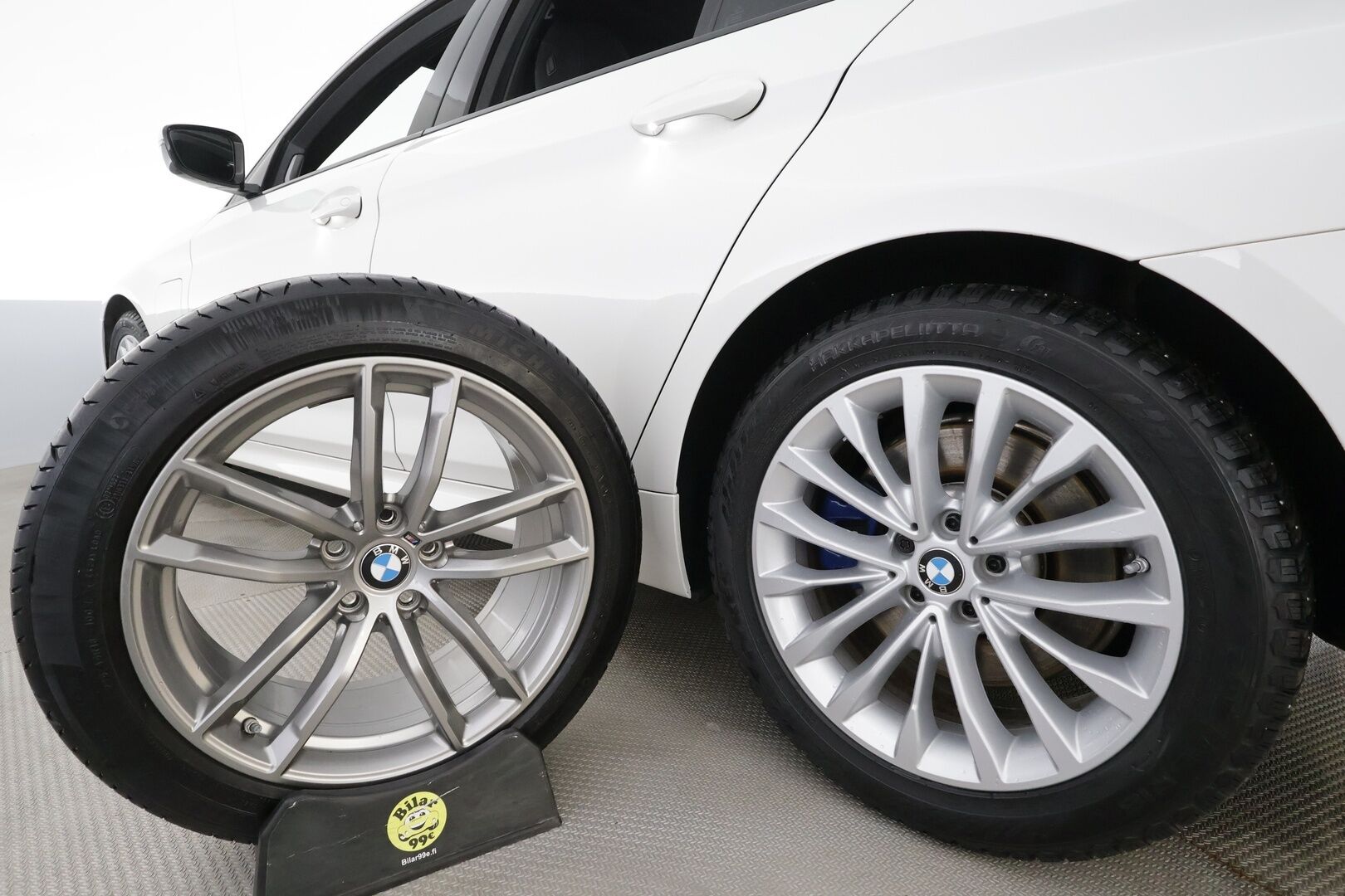 BMW 530 2020 G30 Sedan 530e xDrive A Charged Edition M Sport * H&K / Vakkari / P.kamera / Sporttipenkit / LED / Navi / Digimittaristo * - Suomi-auto / Kahdet renkaat aluvanteilla / Merkkihuollettu