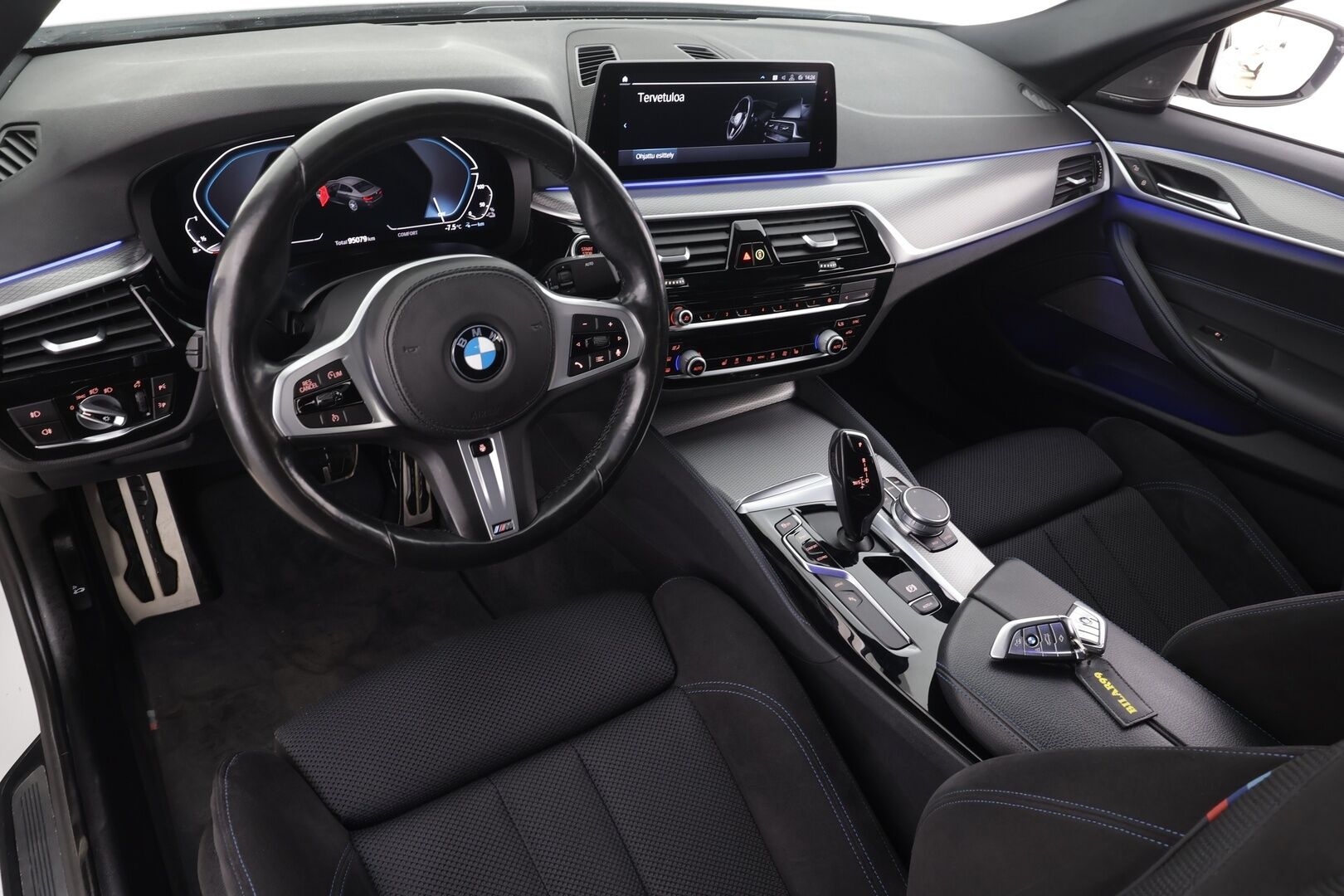 BMW 530 2020 G30 Sedan 530e xDrive A Charged Edition M Sport * H&K / Vakkari / P.kamera / Sporttipenkit / LED / Navi / Digimittaristo * - Suomi-auto / Kahdet renkaat aluvanteilla / Merkkihuollettu