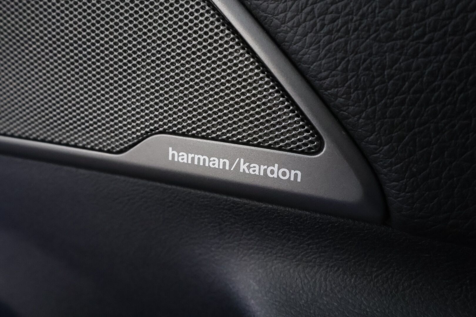 BMW 530 2020 G30 Sedan 530e xDrive A Charged Edition M Sport * H&K / Vakkari / P.kamera / Sporttipenkit / LED / Navi / Digimittaristo * - Suomi-auto / Kahdet renkaat aluvanteilla / Merkkihuollettu