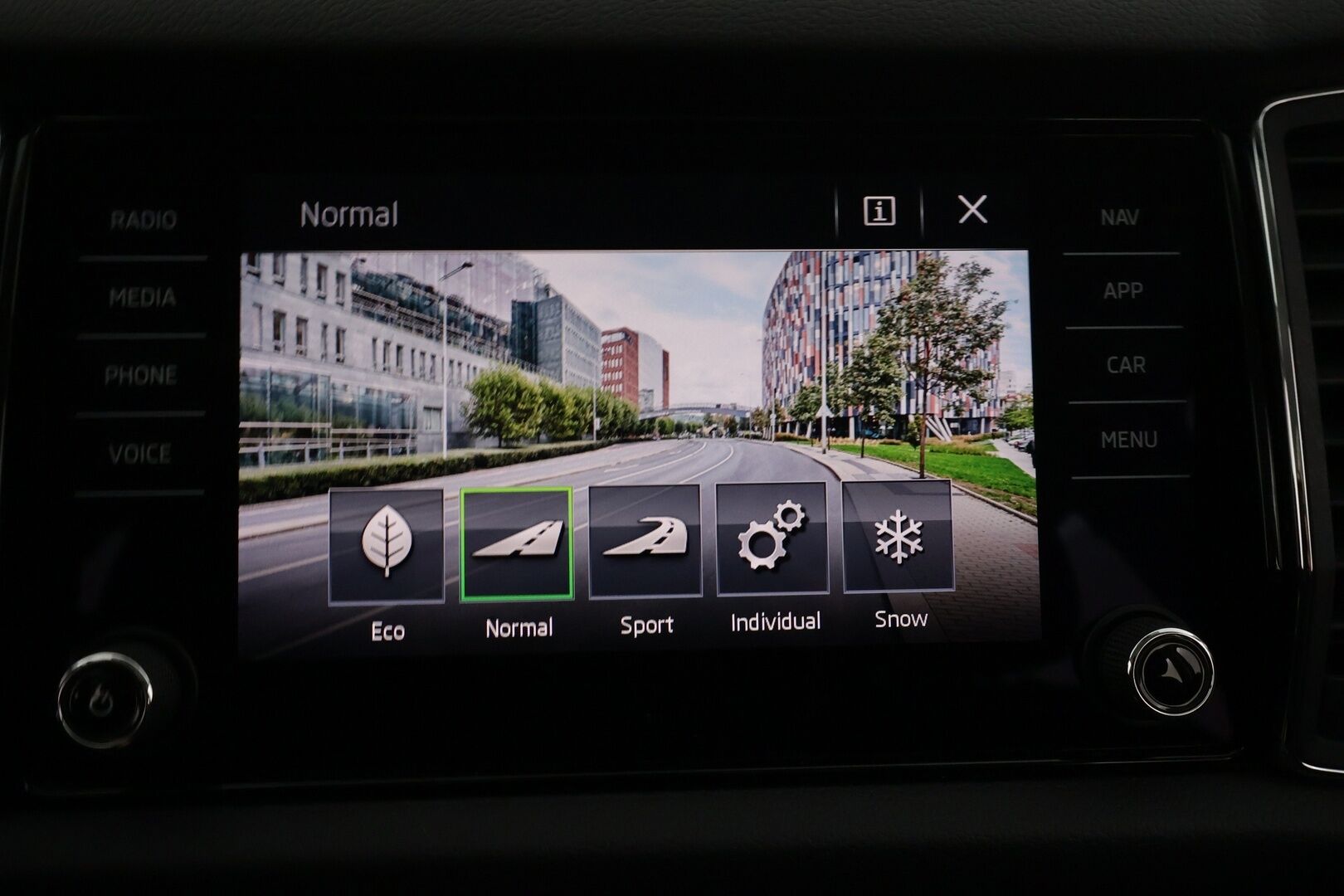 Skoda Kodiaq 2020 2,0 TDI 150 4x4 Style DSG Autom. 7-P - | Canton | Webasto | Koukku | ACC | LED | 360 Kamera | Muistipenkit | Navi | Kaistavahti | Keyless | Suomi-auto | Kahdet renkaat | 