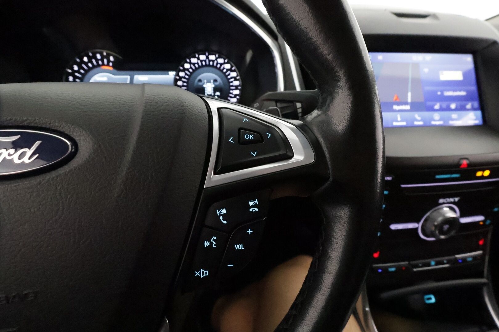 Ford S-Max 2020 2,0 TDCi EcoBlue 150hv A8 Titanium 7-Paik **Webasto / Adapt.Vakkari / LED-valot / P.kamera / Navi / Muistipenkki** - 1-om Suomi-auto / Kahdet Renkaat