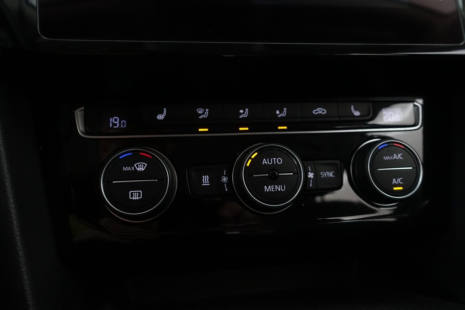 Volkswagen Passat 2020 Variant R-Line 2,0 TDI EVO SCR 110 kW DSG-automaatti * ACC  / Webasto / P.Kamera / Navi / Nahka/Alcantara * - Suomi Auto / Keyless / AppleCarPlay / 2X Renkaat & Vanteet / ALV