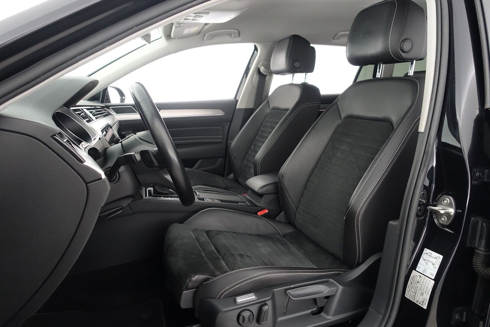 Volkswagen Passat 2020 Variant R-Line 2,0 TDI EVO SCR 110 kW DSG-automaatti * ACC  / Webasto / P.Kamera / Navi / Nahka/Alcantara * - Suomi Auto / Keyless / AppleCarPlay / 2X Renkaat & Vanteet / ALV