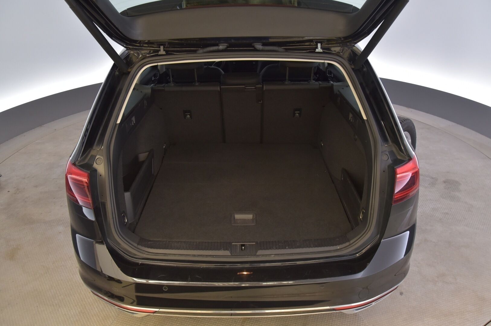 Volkswagen Passat 2020 Variant R-Line 2,0 TDI EVO SCR 110 kW DSG-automaatti * 1Om. Suomi-auto / ALV / Webasto / Adapt. Vakkari / Apple Carplay* - Suomi-auto / ALV / Webasto / Adapt. Vakkari / Apple Carplay* - HULLUT AVAJAISHULINAT KORKOTARJOUS 3,29 %