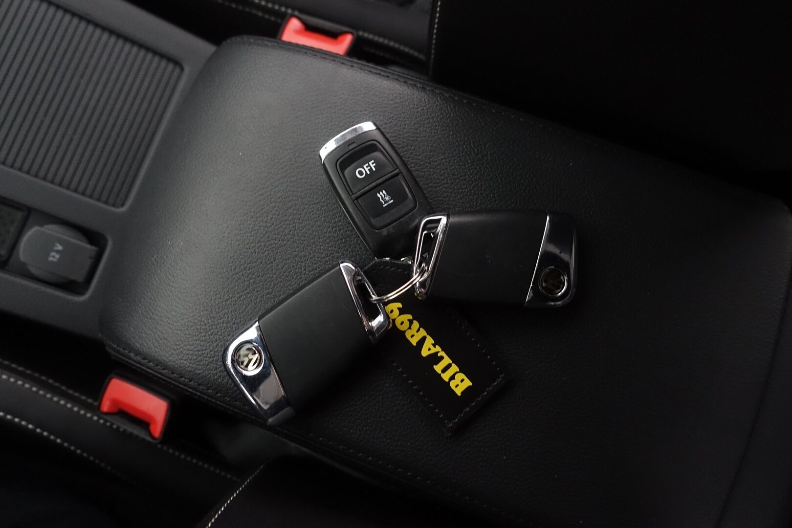 Volkswagen Passat 2020 Variant R-Line 2,0 TDI EVO SCR 110 kW DSG-automaatti * ACC  / Webasto / P.Kamera / Navi / Nahka/Alcantara * - Suomi Auto / Keyless / AppleCarPlay / 2X Renkaat & Vanteet / ALV - HULLUT AVAJAISHULINAT KORKOTARJOUS 3,29 %