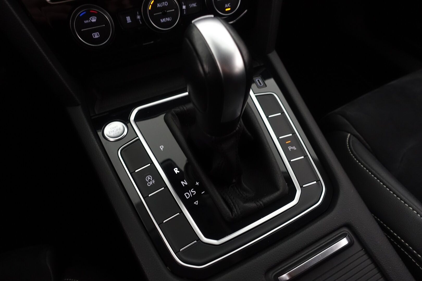 Volkswagen Passat 2020 Variant R-Line 2,0 TDI EVO SCR 110 kW DSG-automaatti * ACC  / Webasto / P.Kamera / Navi / Nahka/Alcantara * - Suomi Auto / Keyless / AppleCarPlay / 2X Renkaat & Vanteet / ALV