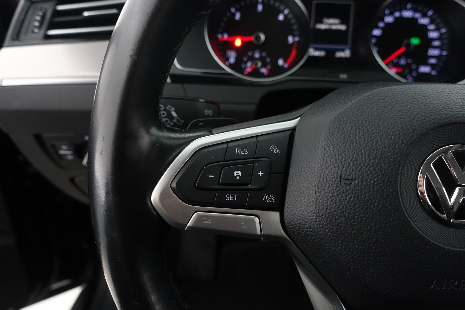 Volkswagen Passat 2020 Variant R-Line 2,0 TDI EVO SCR 110 kW DSG-automaatti * ACC  / Webasto / P.Kamera / Navi / Nahka/Alcantara * - Suomi Auto / Keyless / AppleCarPlay / 2X Renkaat & Vanteet / ALV